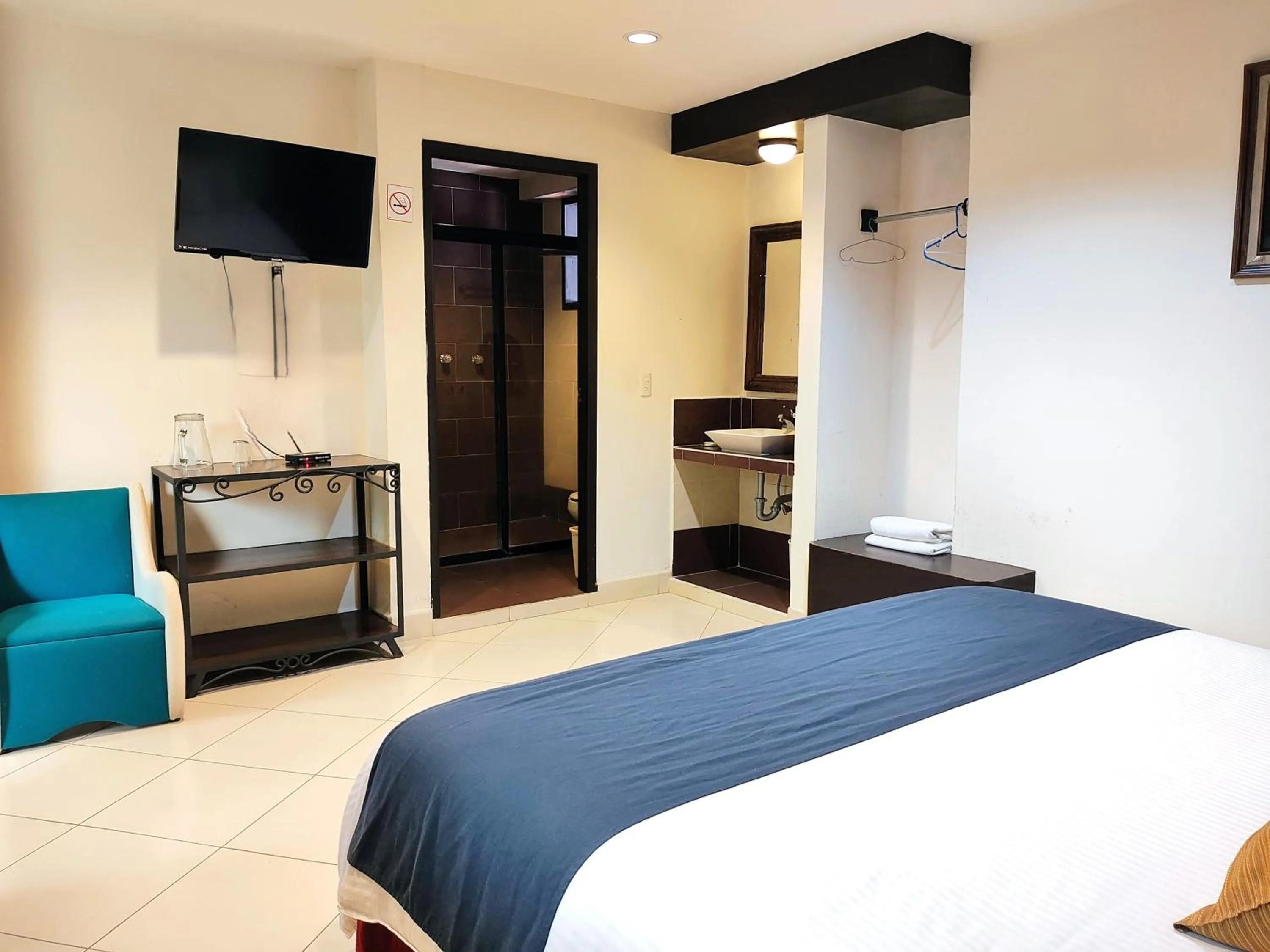 TV/Entertainment Center in Hotel Jardines Centro