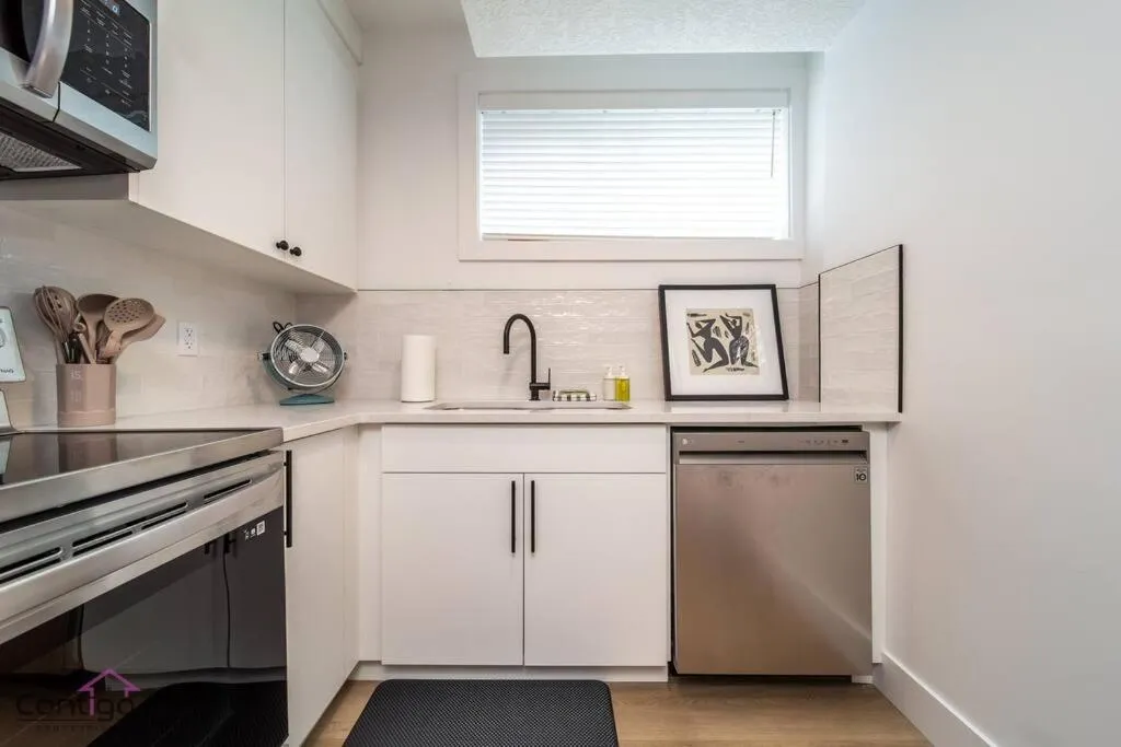Kitchen or kitchenette in Luxe New York Style Bsmt Suite, Near DT & WEM, King Bed, WiFi