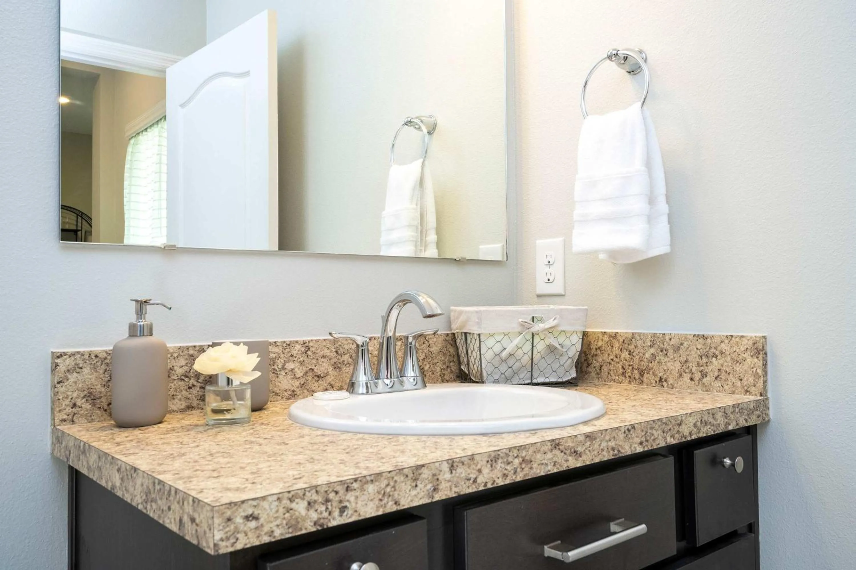 Stunning 3Bd Close to Disney at Fiesta Key 4764