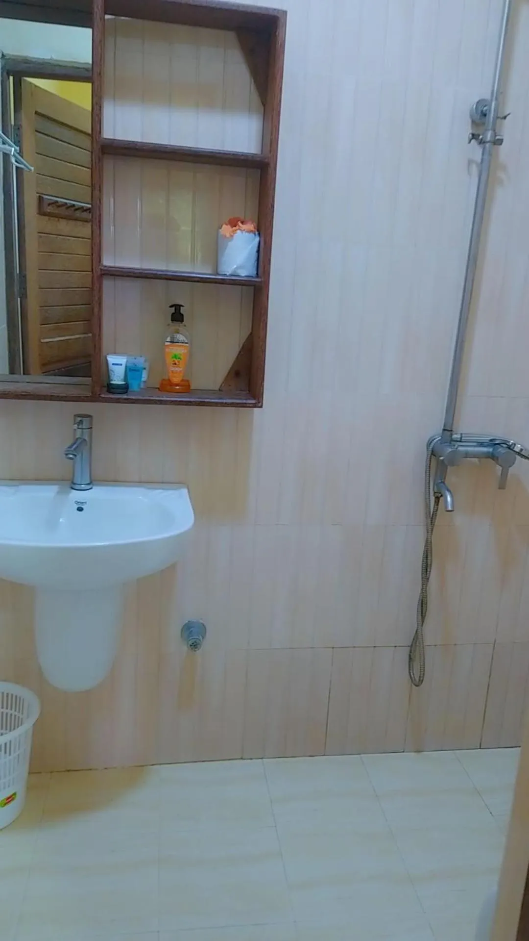 Shower in Amber Lodge