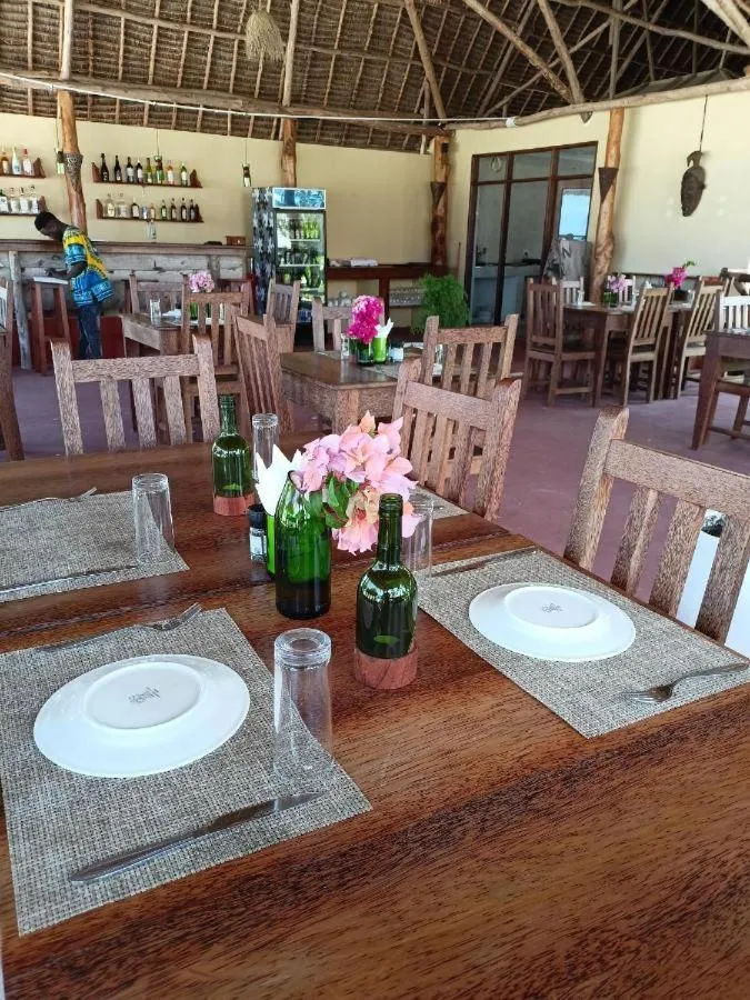 Restaurant/places to eat in Amber Lodge