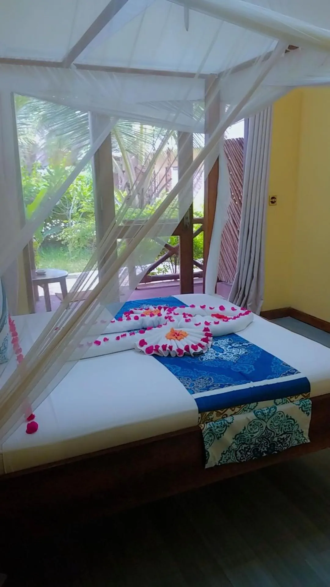 Photo of the whole room, Bed in Amber Lodge