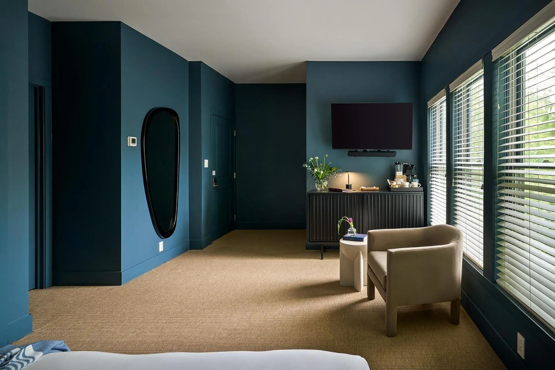 Living room, Bed in The Neighborhood Hotel New Buffalo