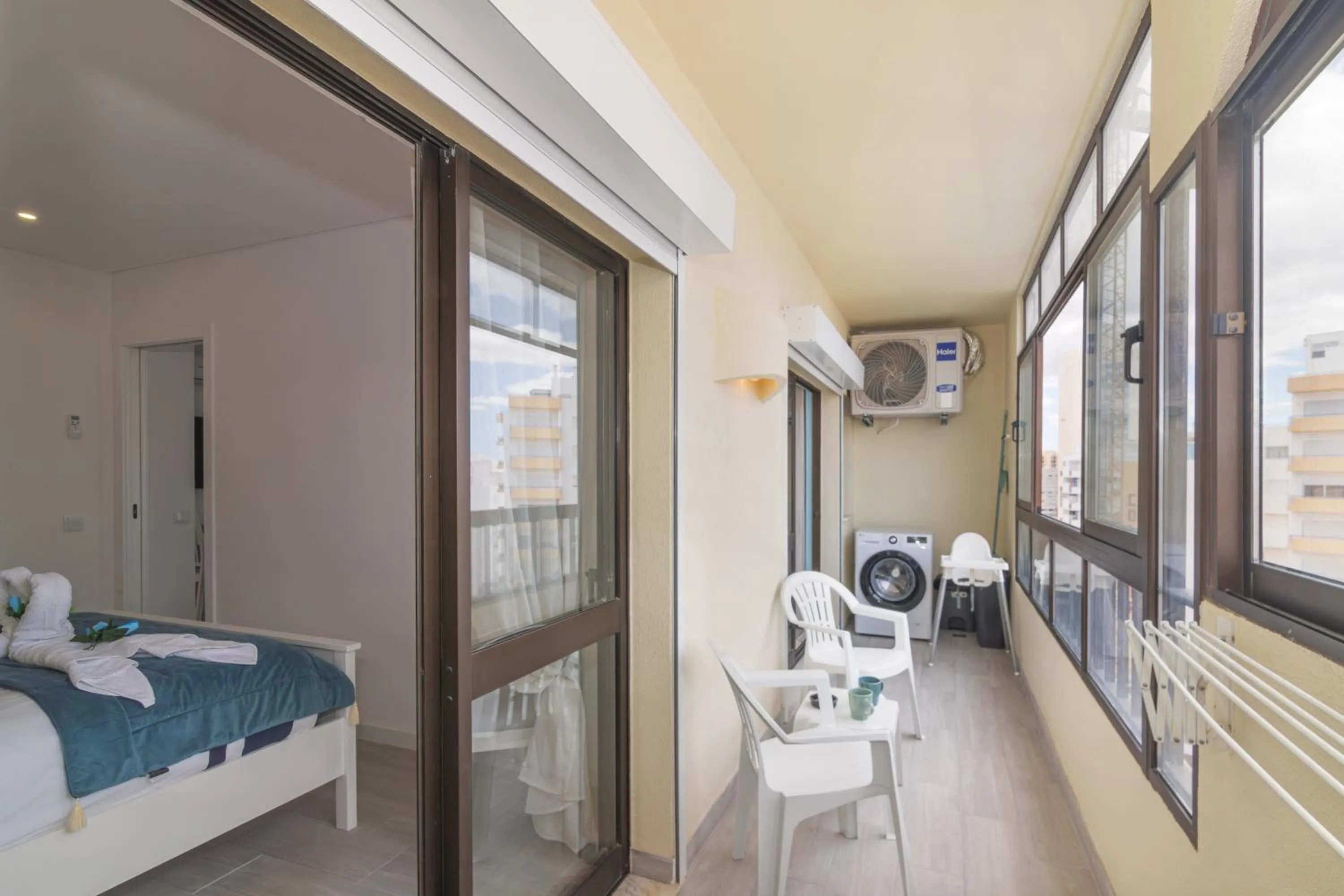 Seating area, Bed in Cruzeiro - Silhueta Citadina