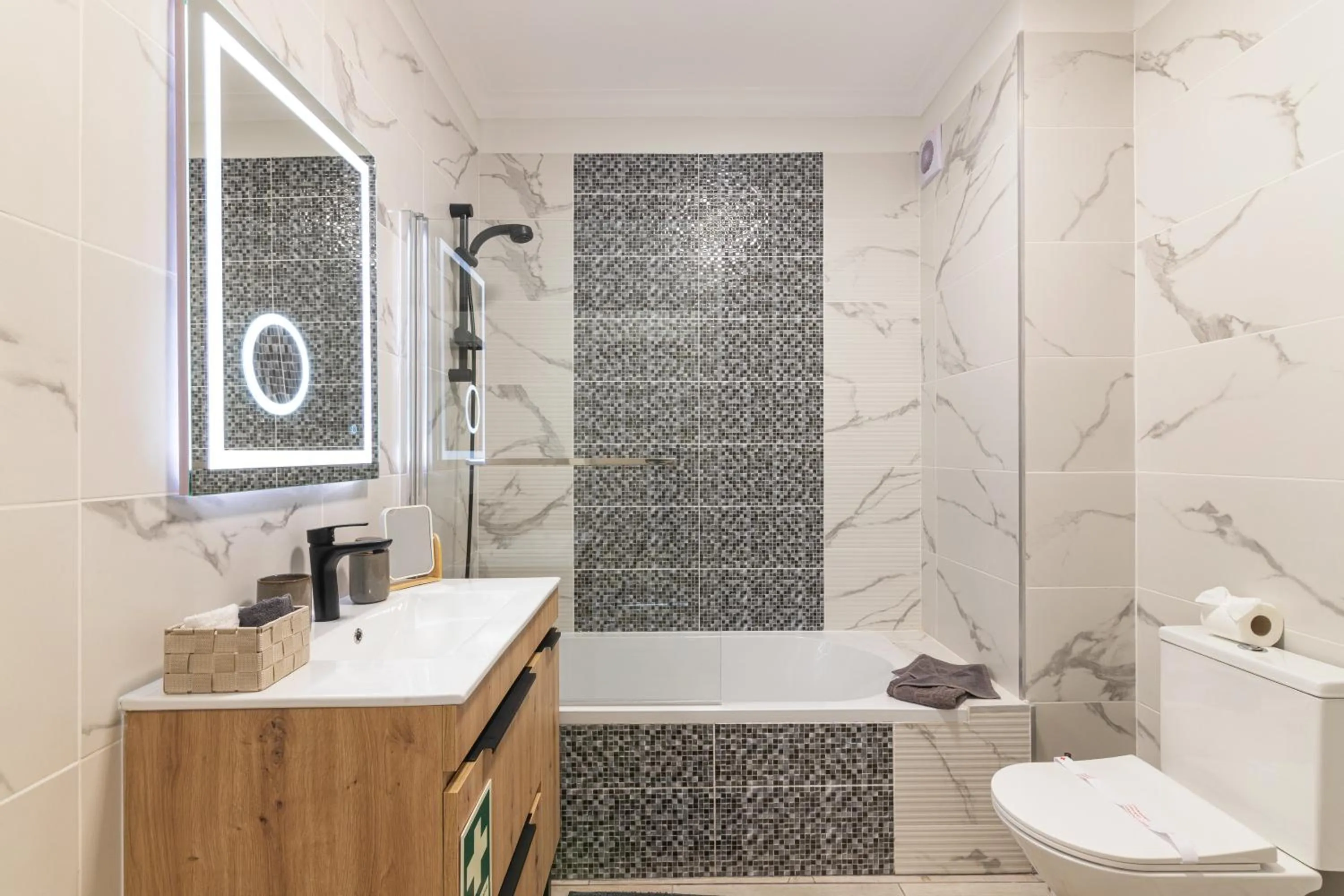 Shower in Cruzeiro - Silhueta Citadina