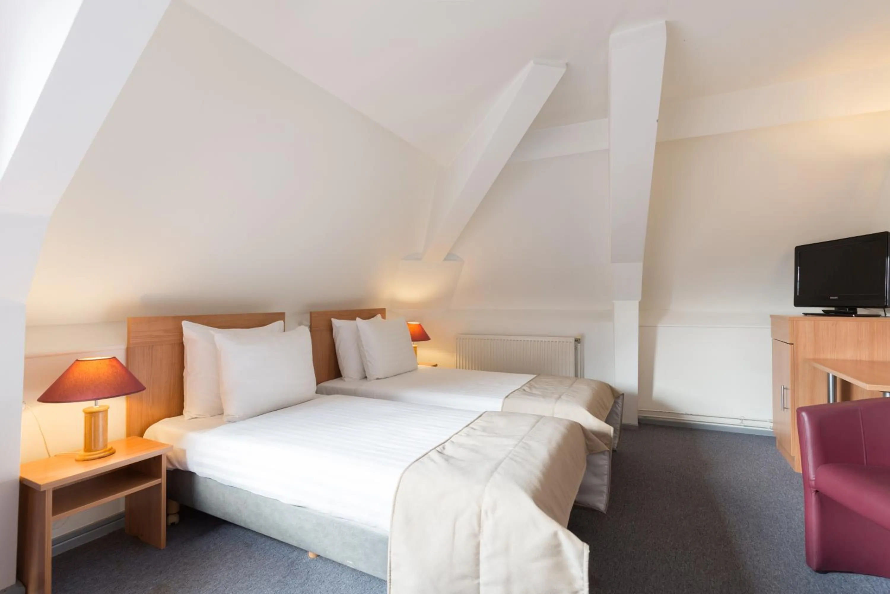 Bedroom, Bed in Rho Hotel