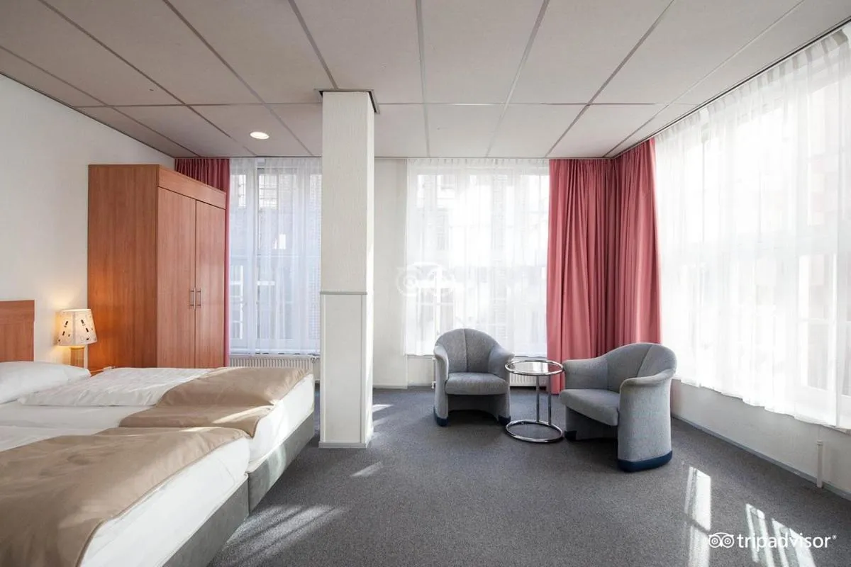 Bedroom, Bed in Rho Hotel