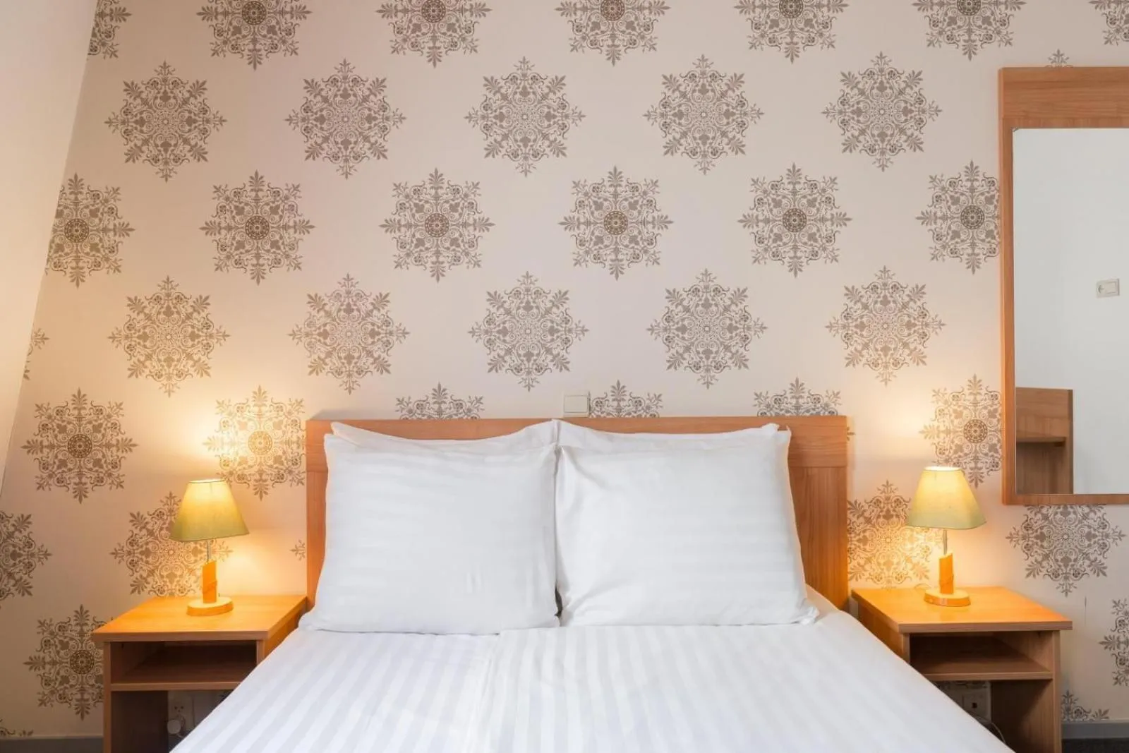 Bedroom, Bed in Rho Hotel