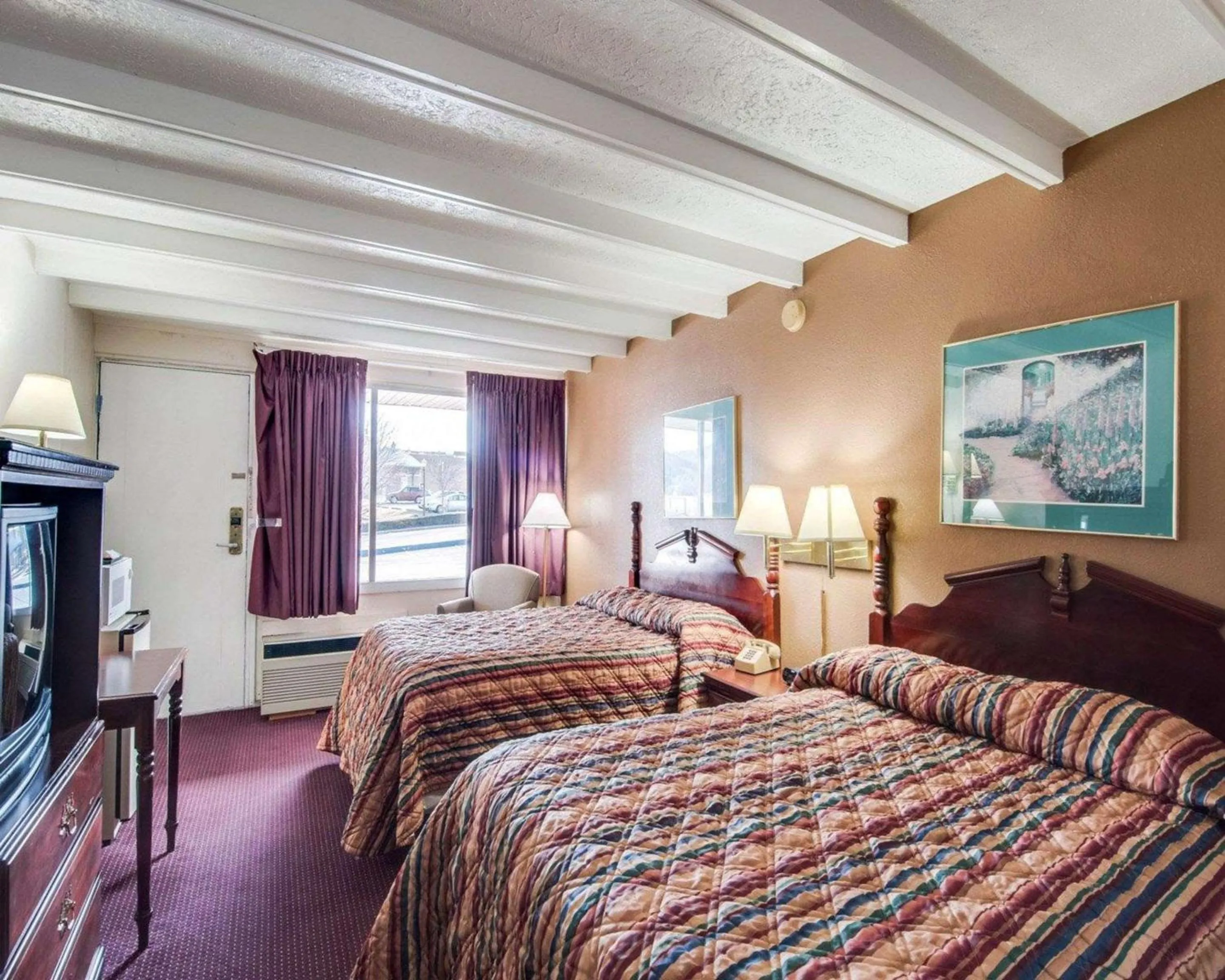 Bedroom, Bed in Econo Lodge Galax