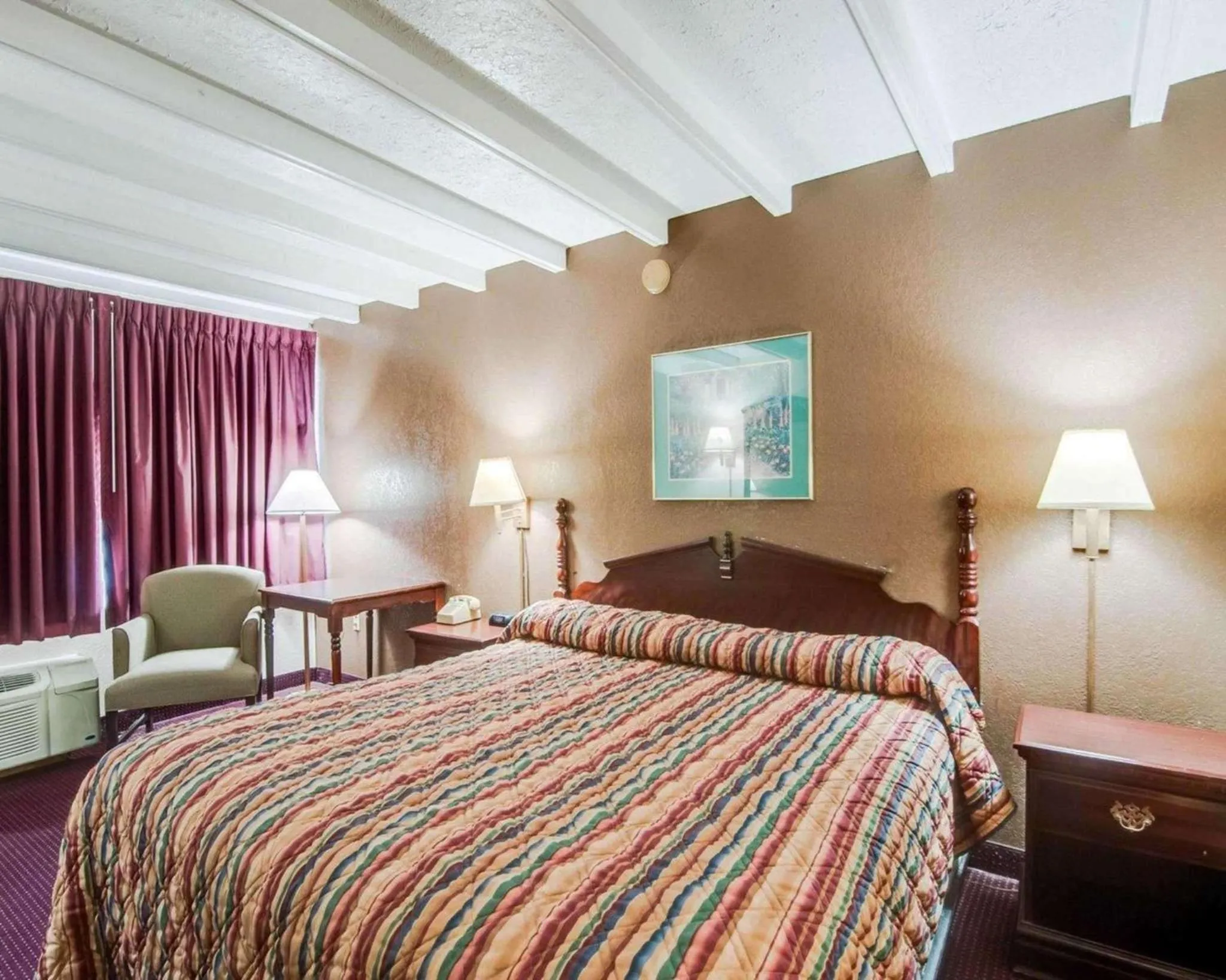 Bedroom, Bed in Econo Lodge Galax