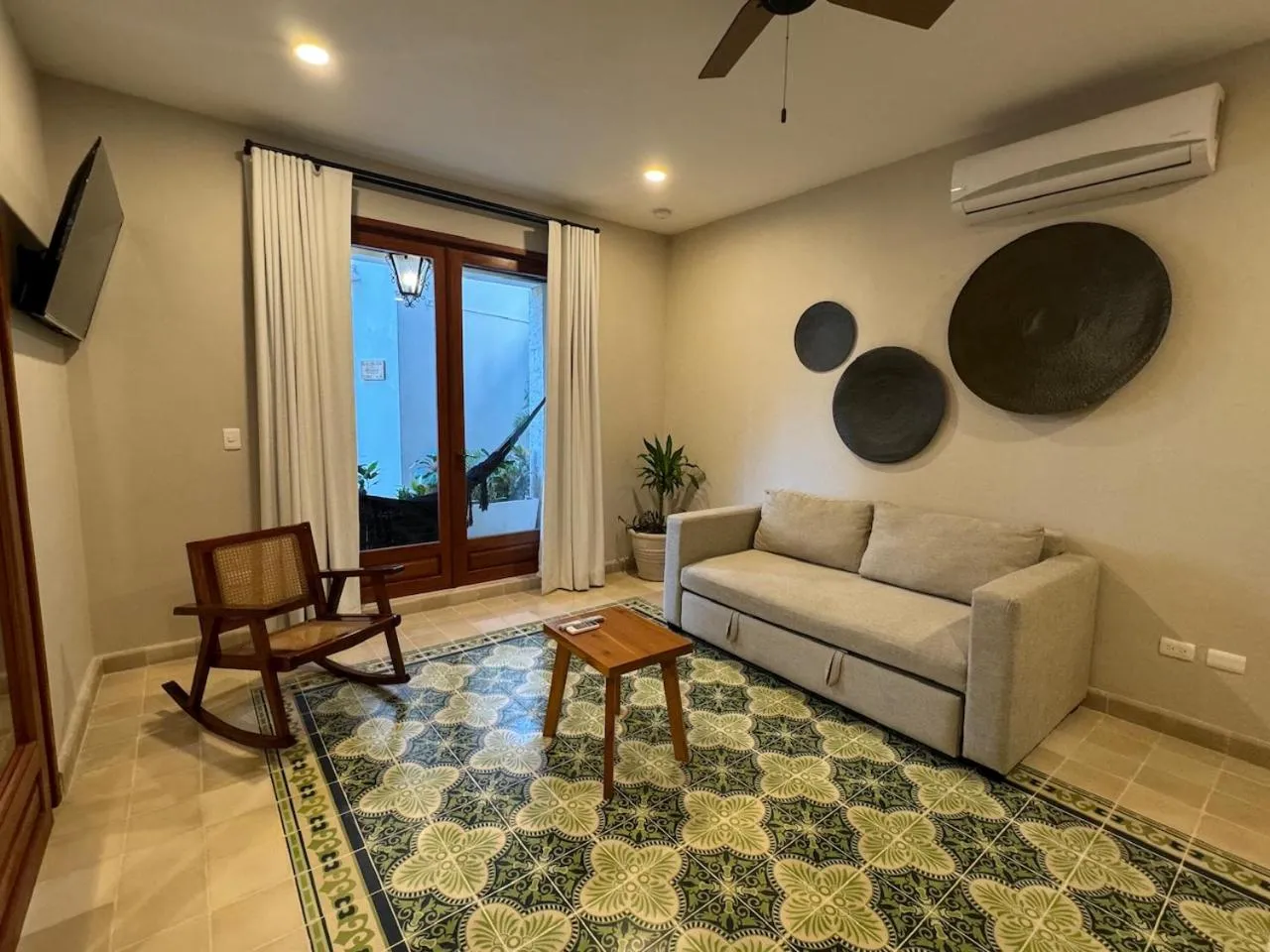 TV and multimedia in Frater Yucatán Hotel