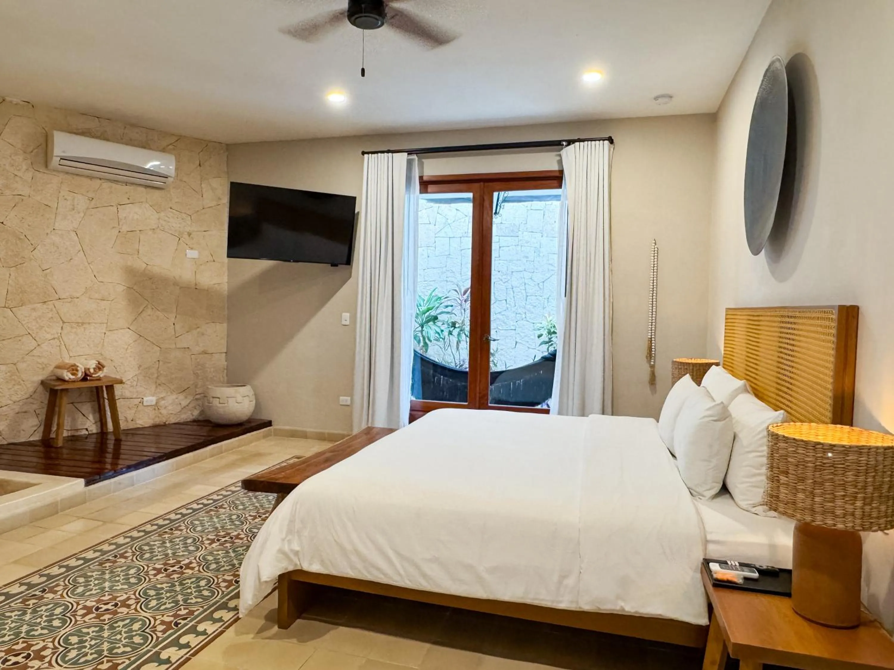 TV and multimedia, Bed in Frater Yucatán Hotel