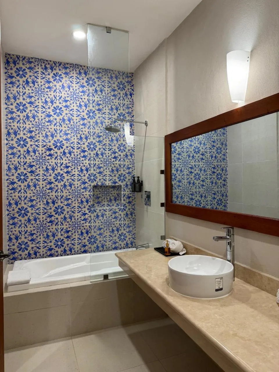 Shower in Frater Yucatán Hotel