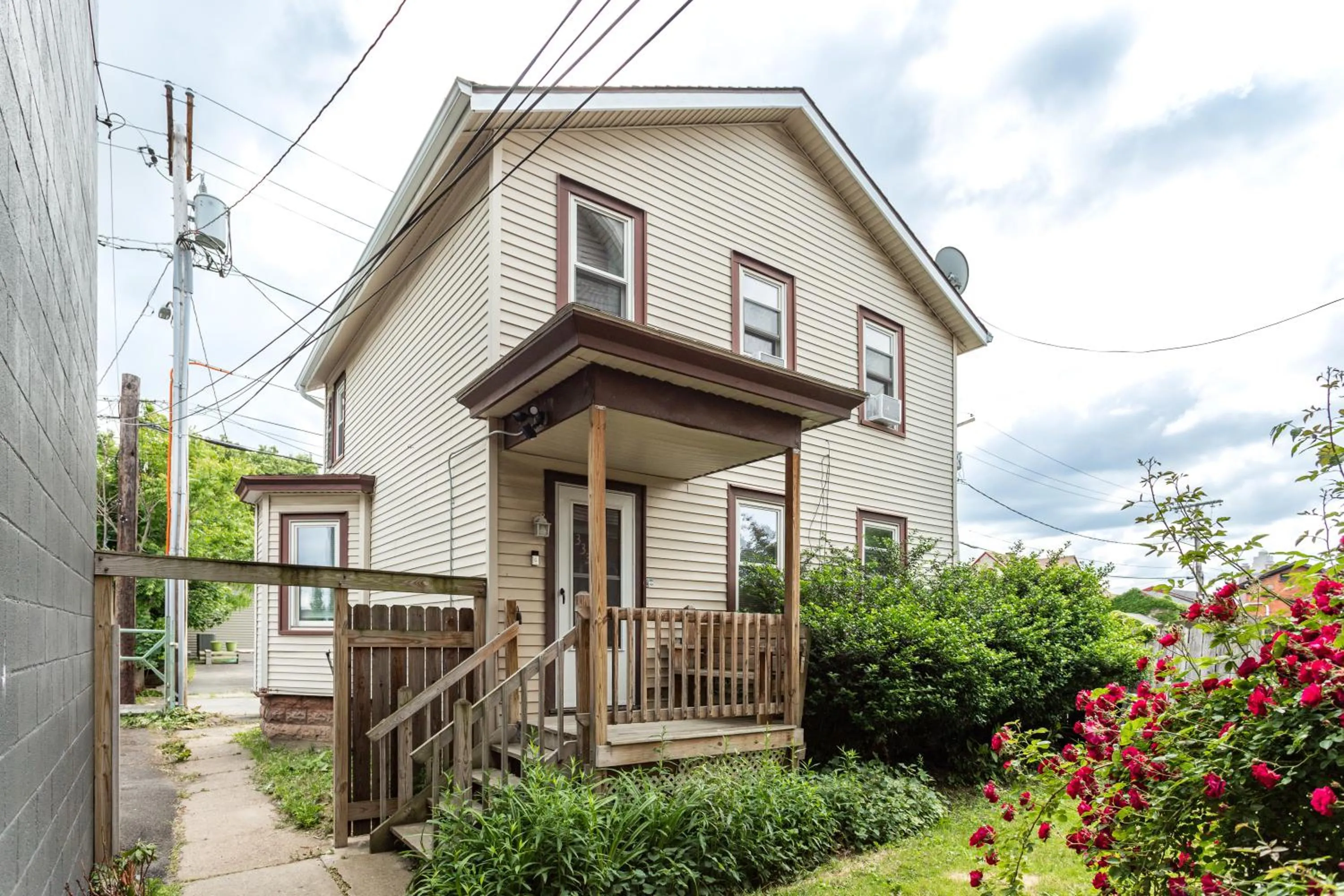 3BR Home with In-Unit Laundry, Parking, Sound Bar