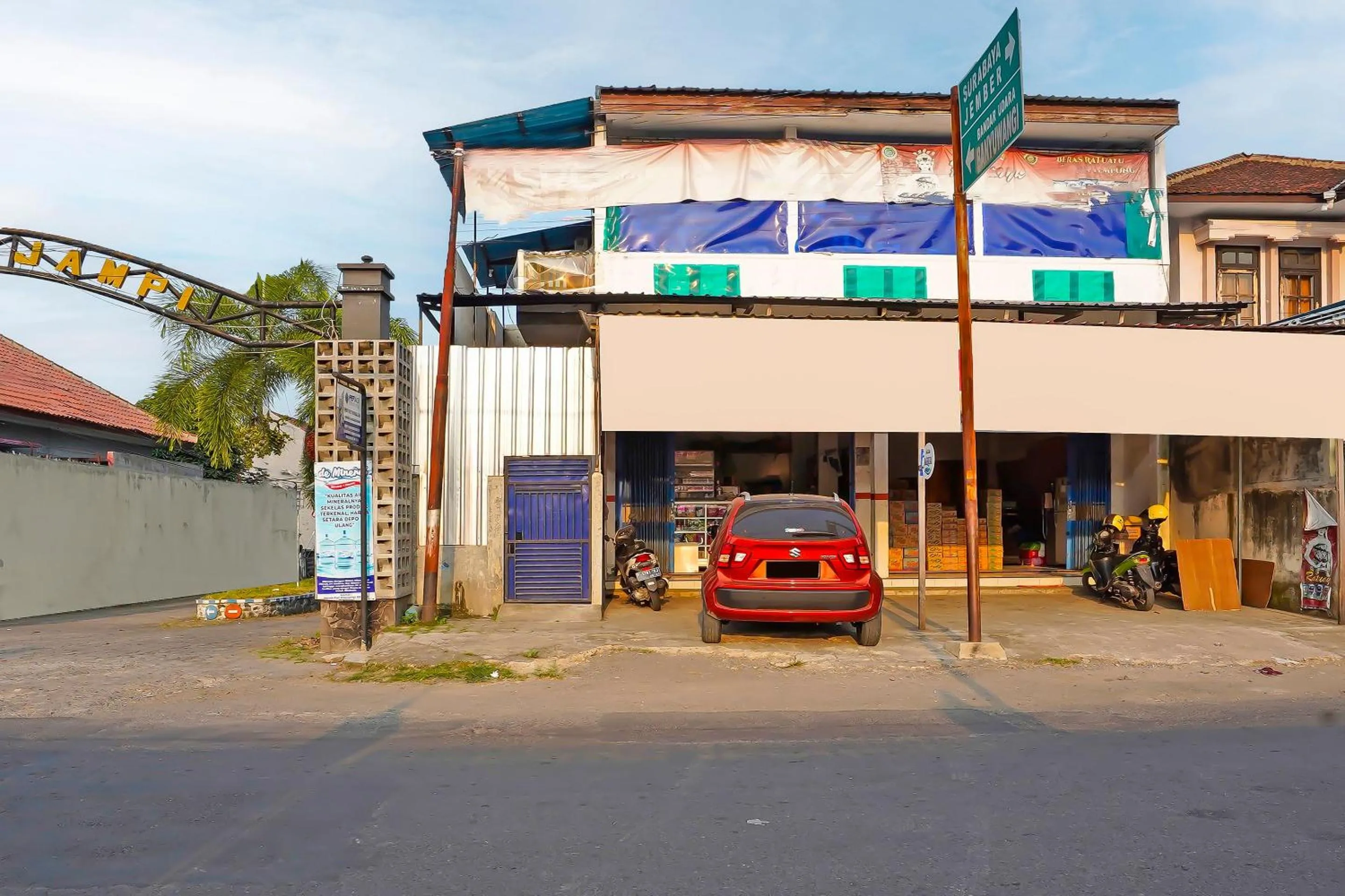 Facade/entrance in Hotel O Guesthouse Prima SyariahNearGPdI Anugerah