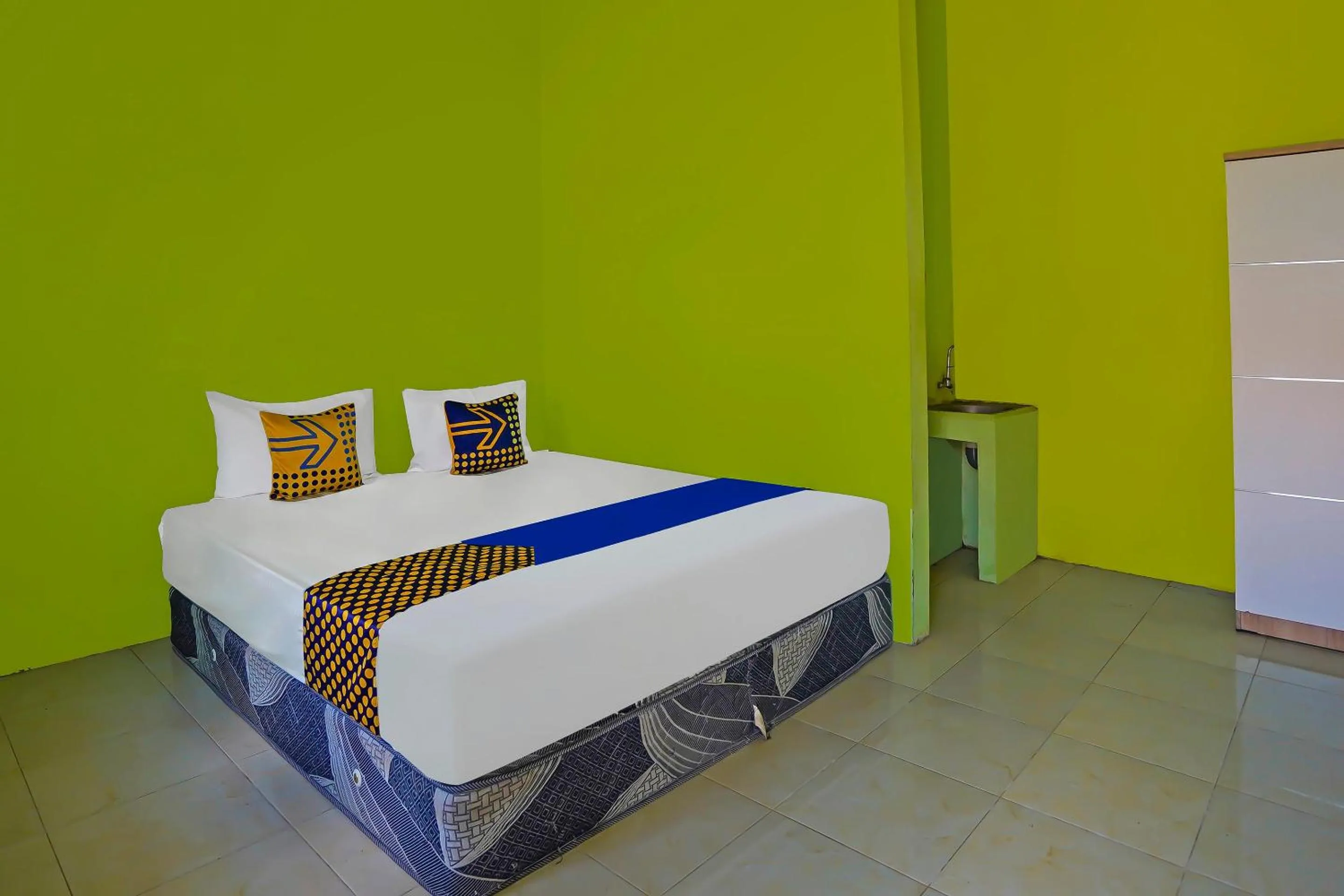 Bedroom, Bed in Hotel O Guesthouse Prima SyariahNearGPdI Anugerah