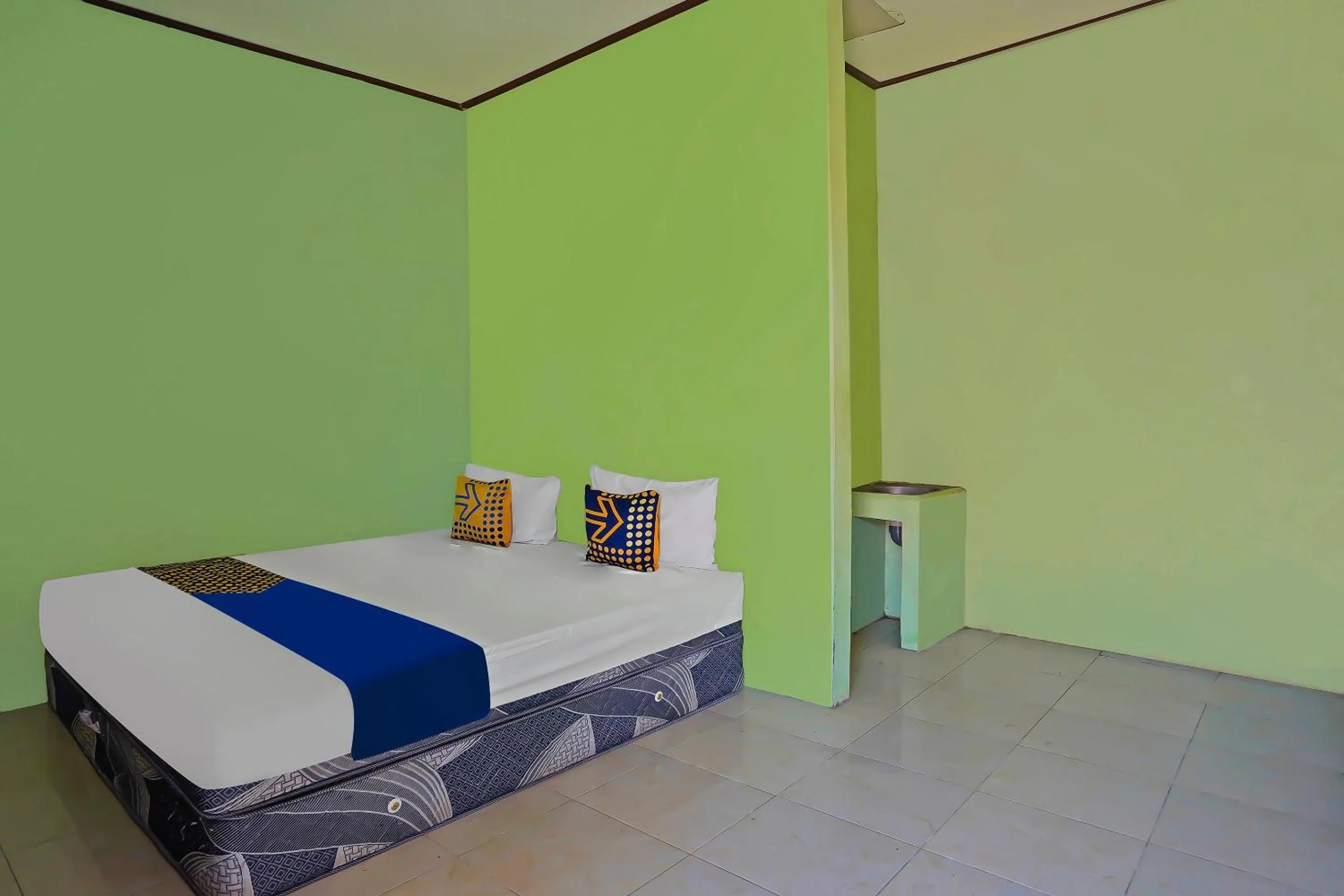 Bedroom, Bed in Hotel O Guesthouse Prima SyariahNearGPdI Anugerah