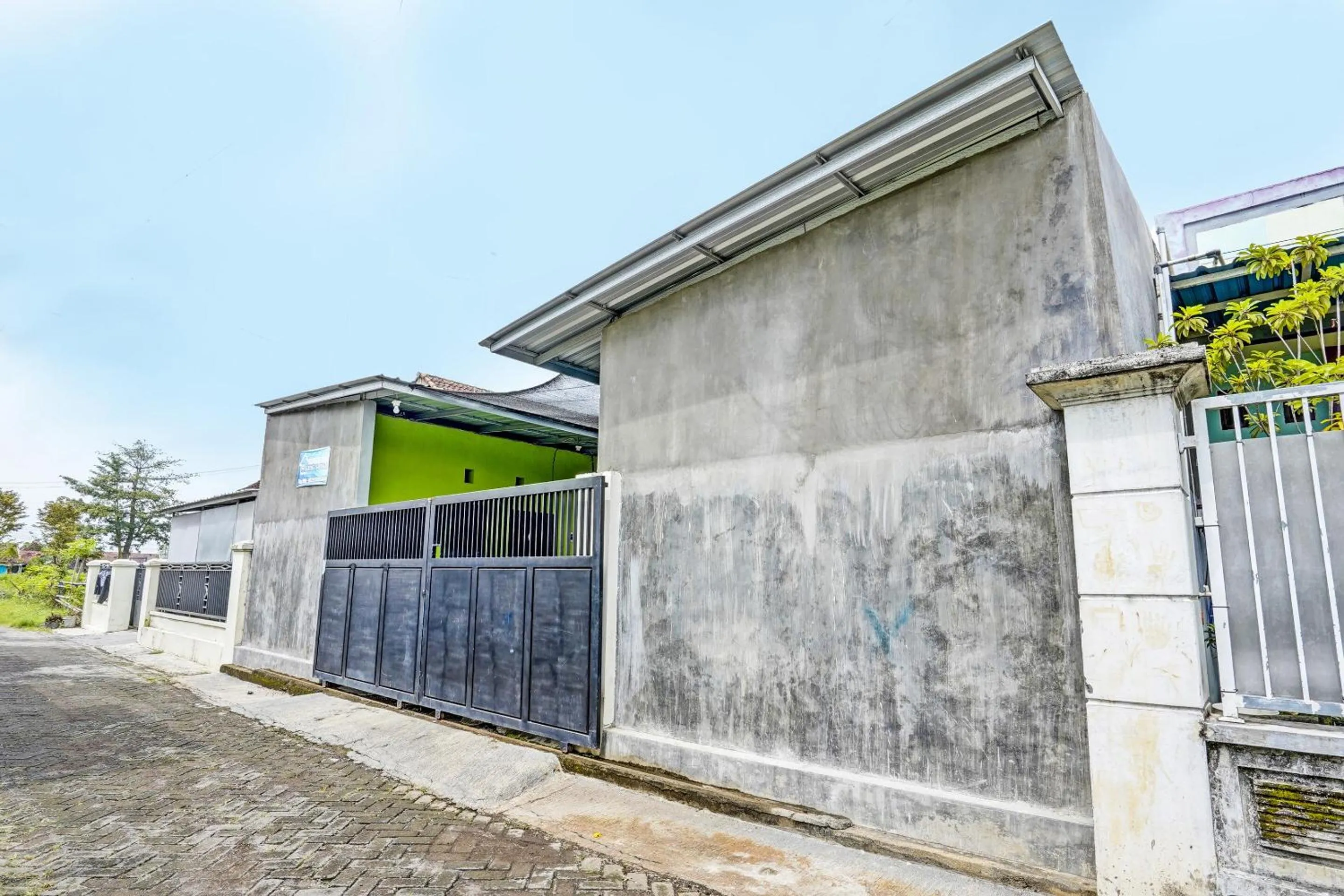 Facade/entrance in Hotel O Gang Songo Syariah HomestayNearWisata Osing