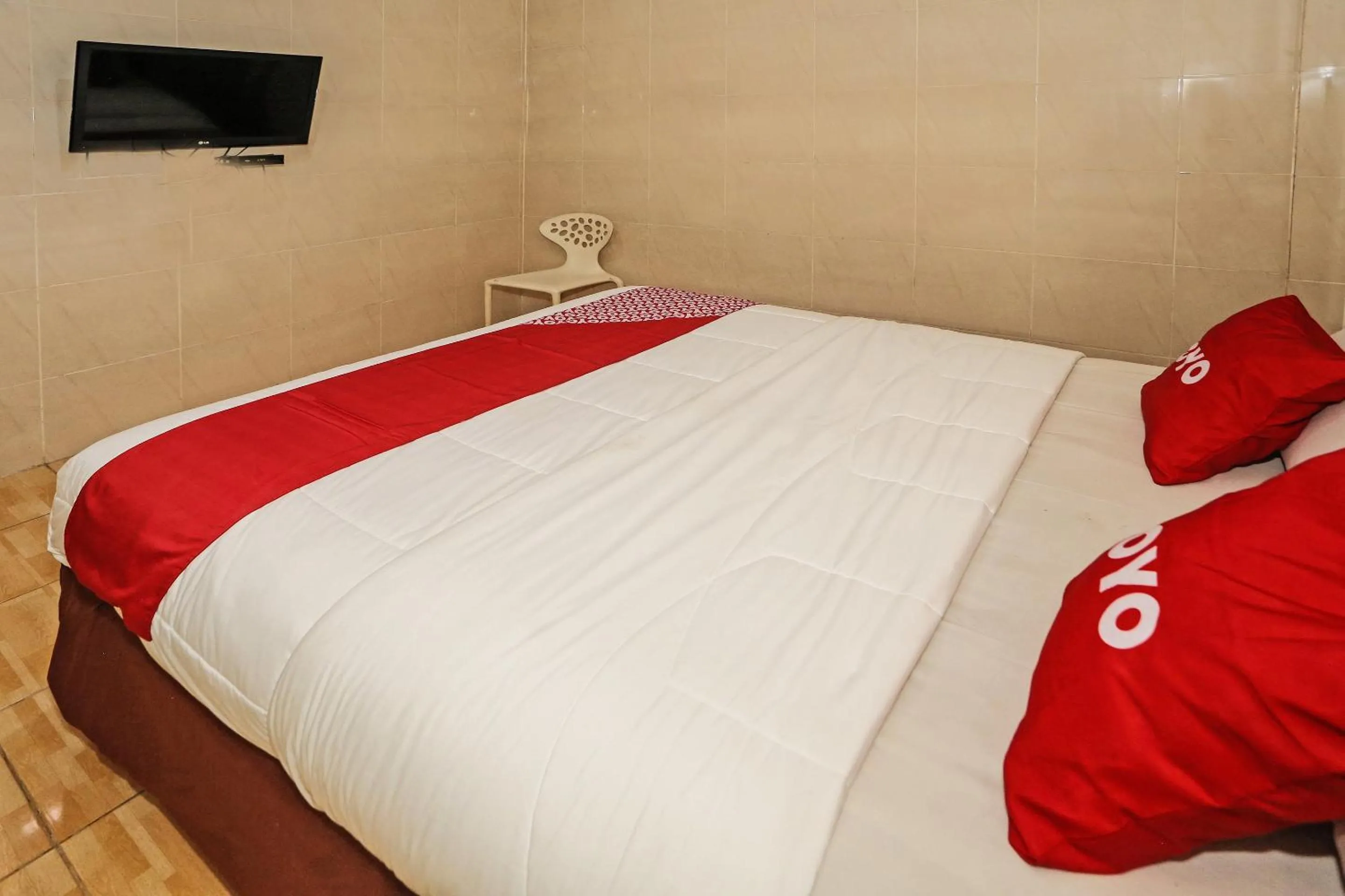 Bedroom, Bed in Hotel O Ciputat