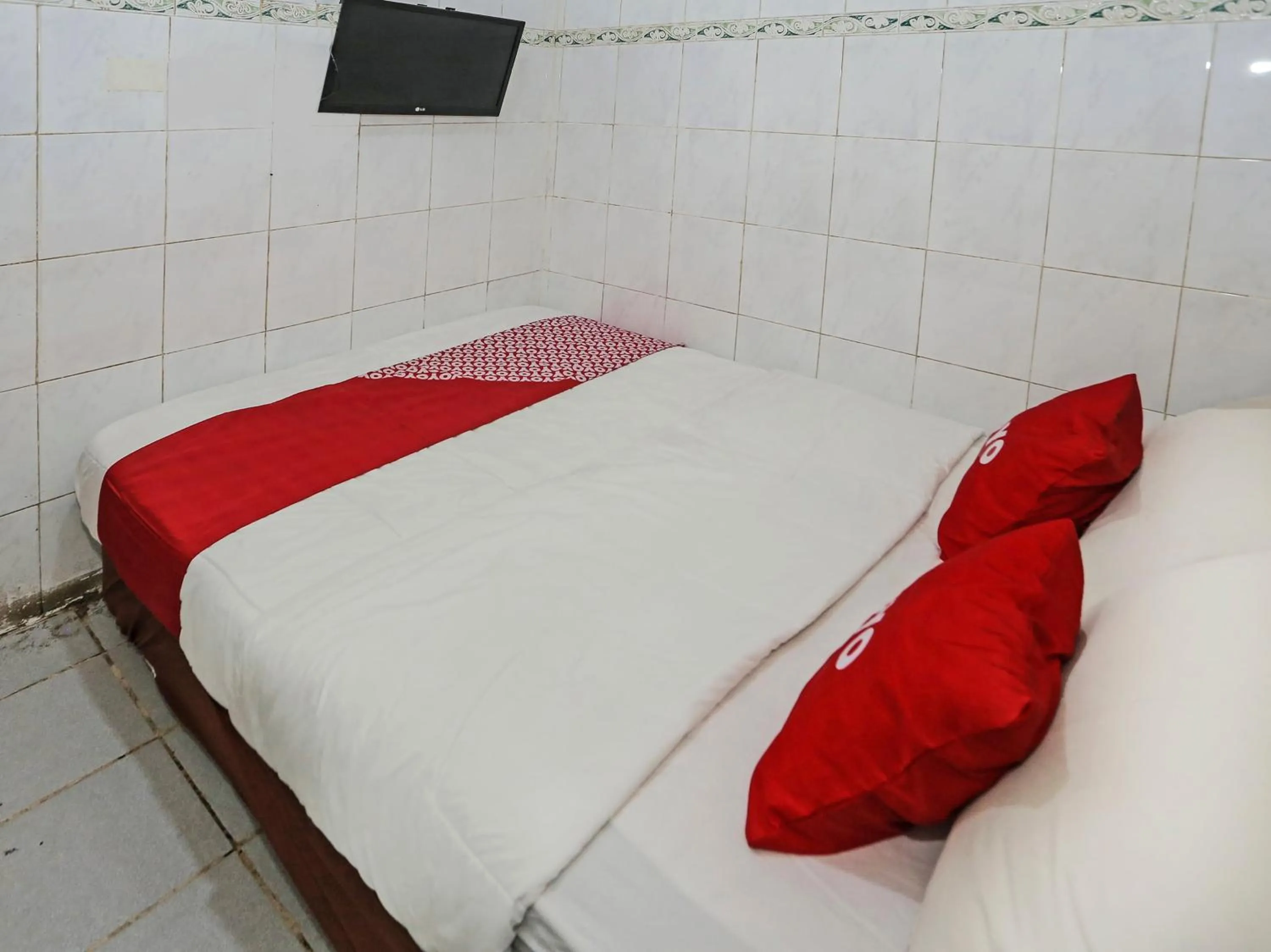 Bedroom, Bed in Hotel O Ciputat