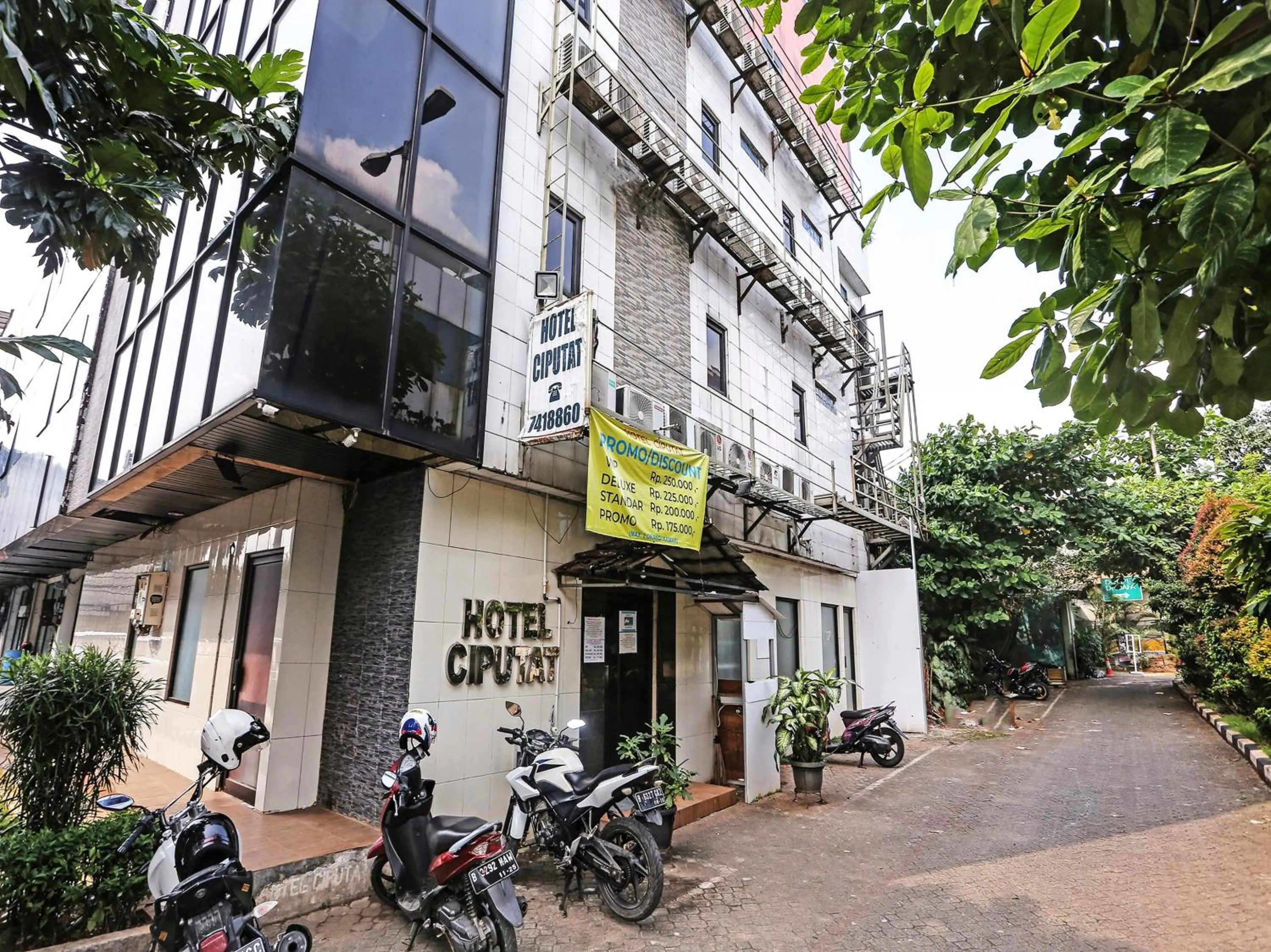 Facade/entrance in Hotel O Ciputat