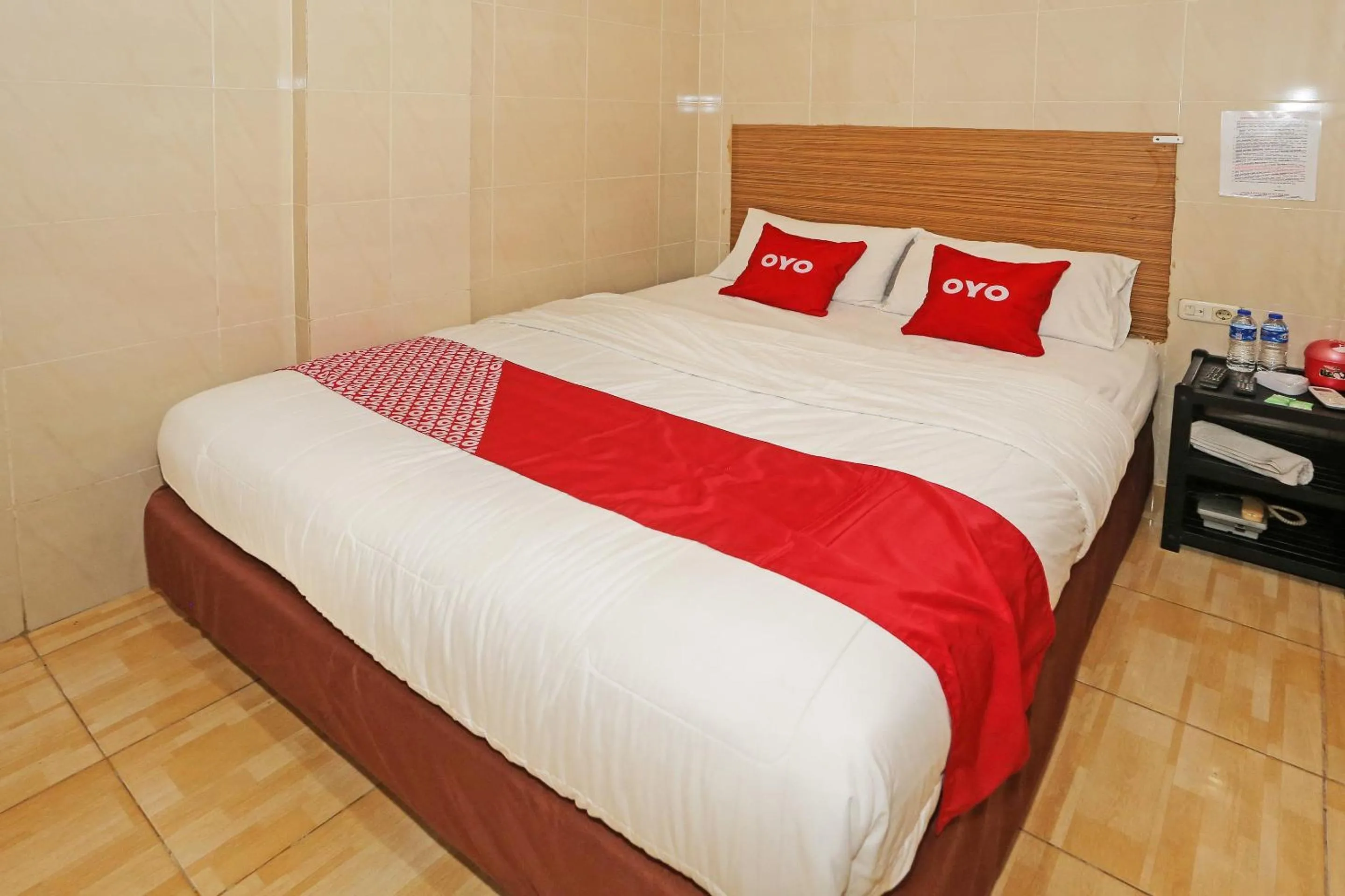 Bedroom, Bed in Hotel O Ciputat