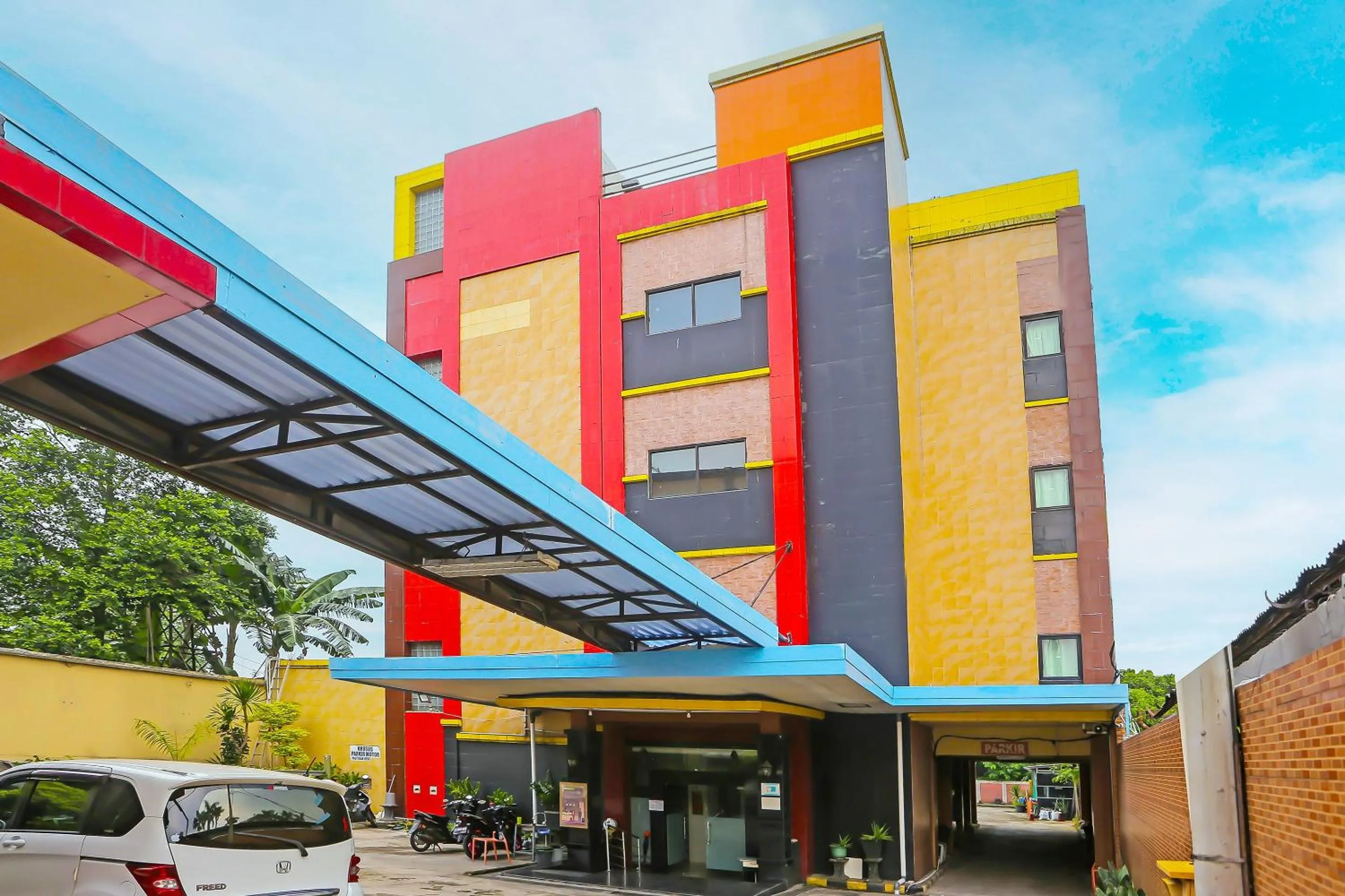 Facade/entrance in Hotel O Sion Holiday