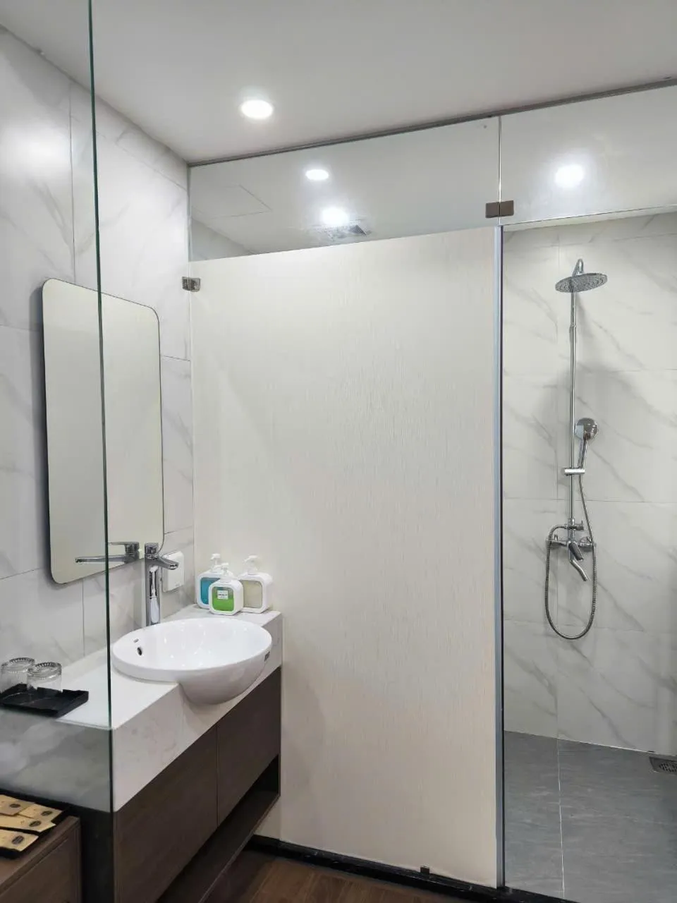 Shower in The Cosy Inn Hanoi