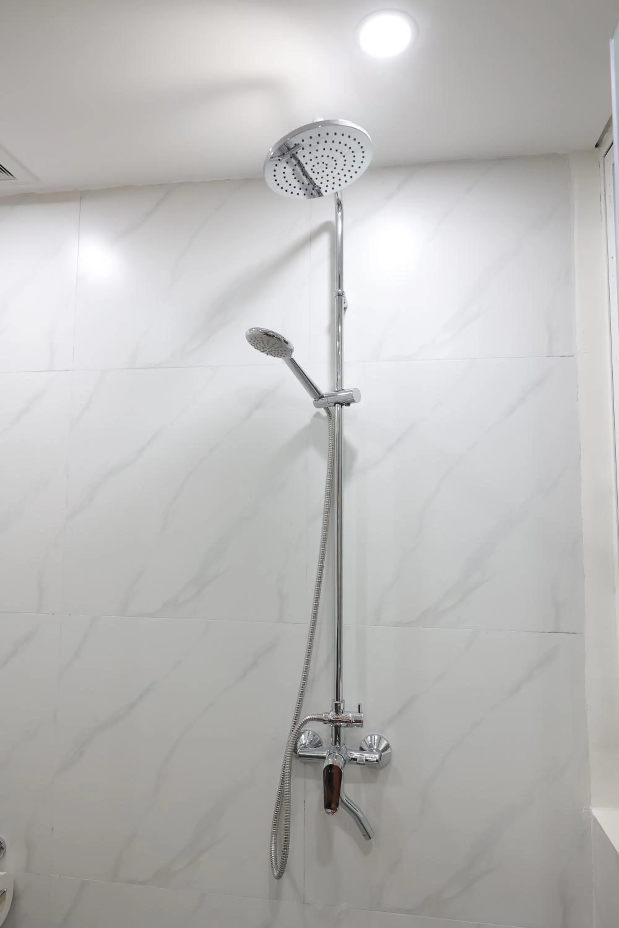 Shower in The Cosy Inn Hanoi