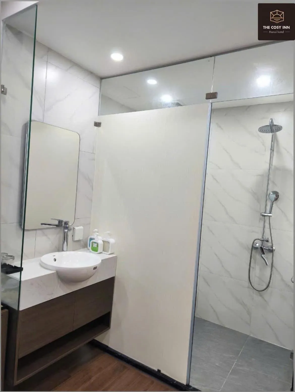 Shower in The Cosy Inn Hanoi