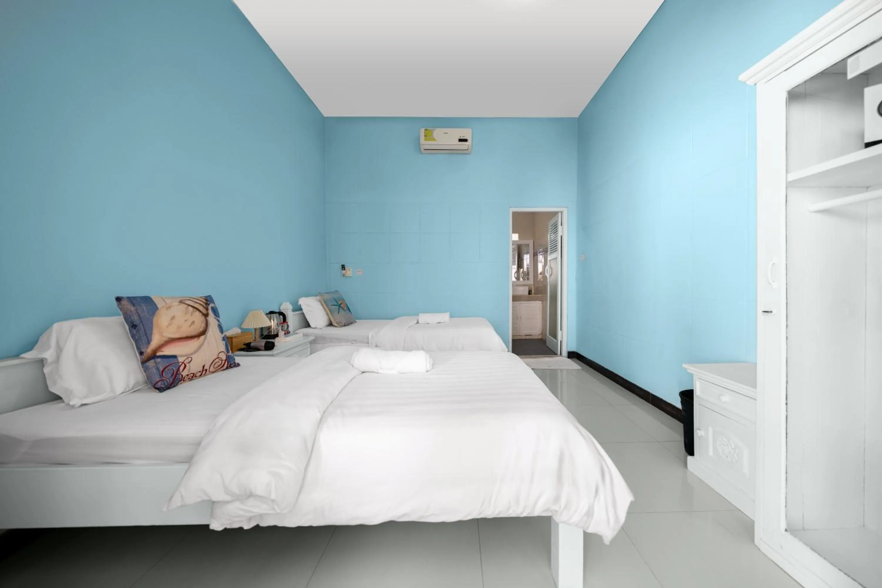 Bed in Dive & Dwell Tulamben