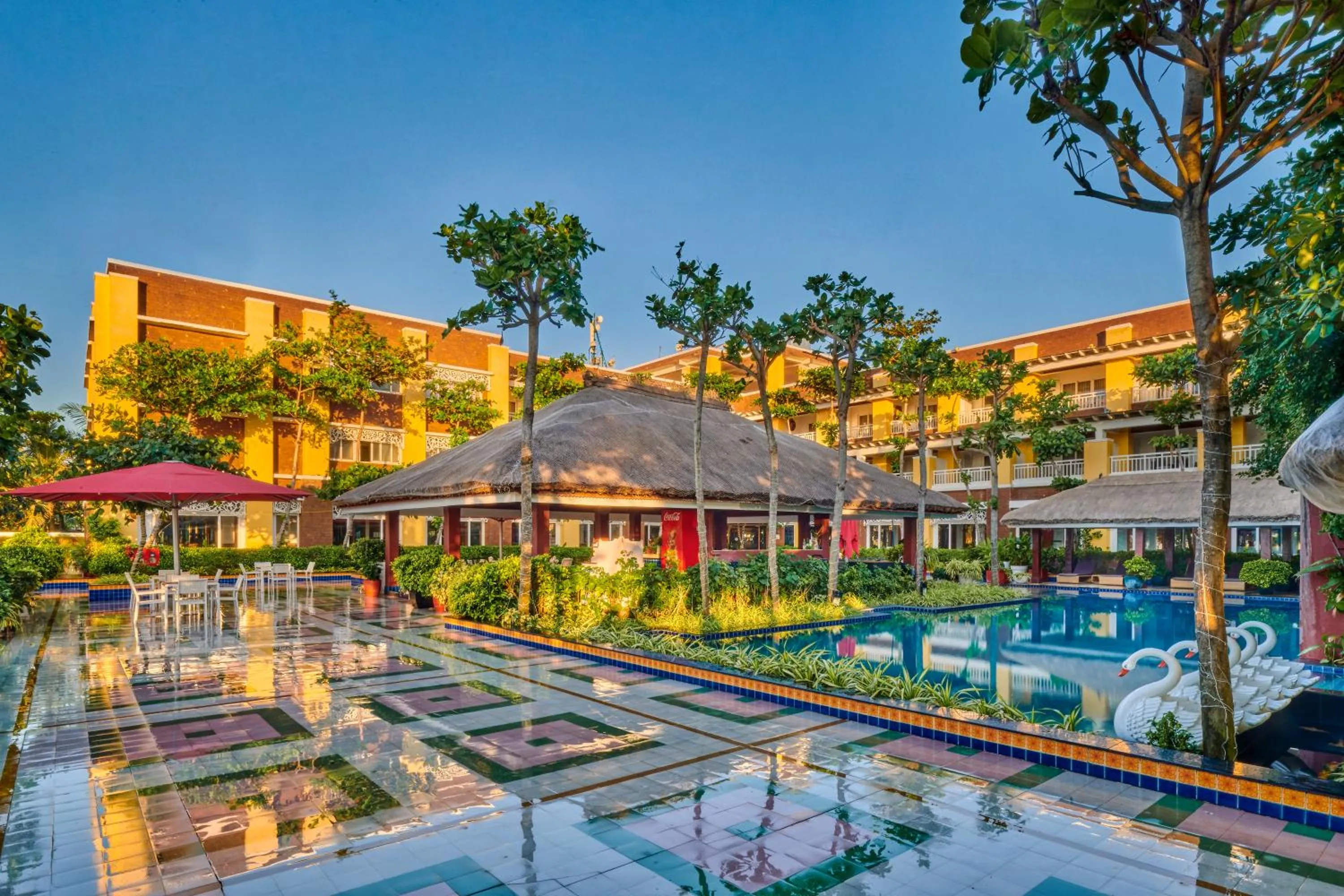 Property building in Mayfair Waves