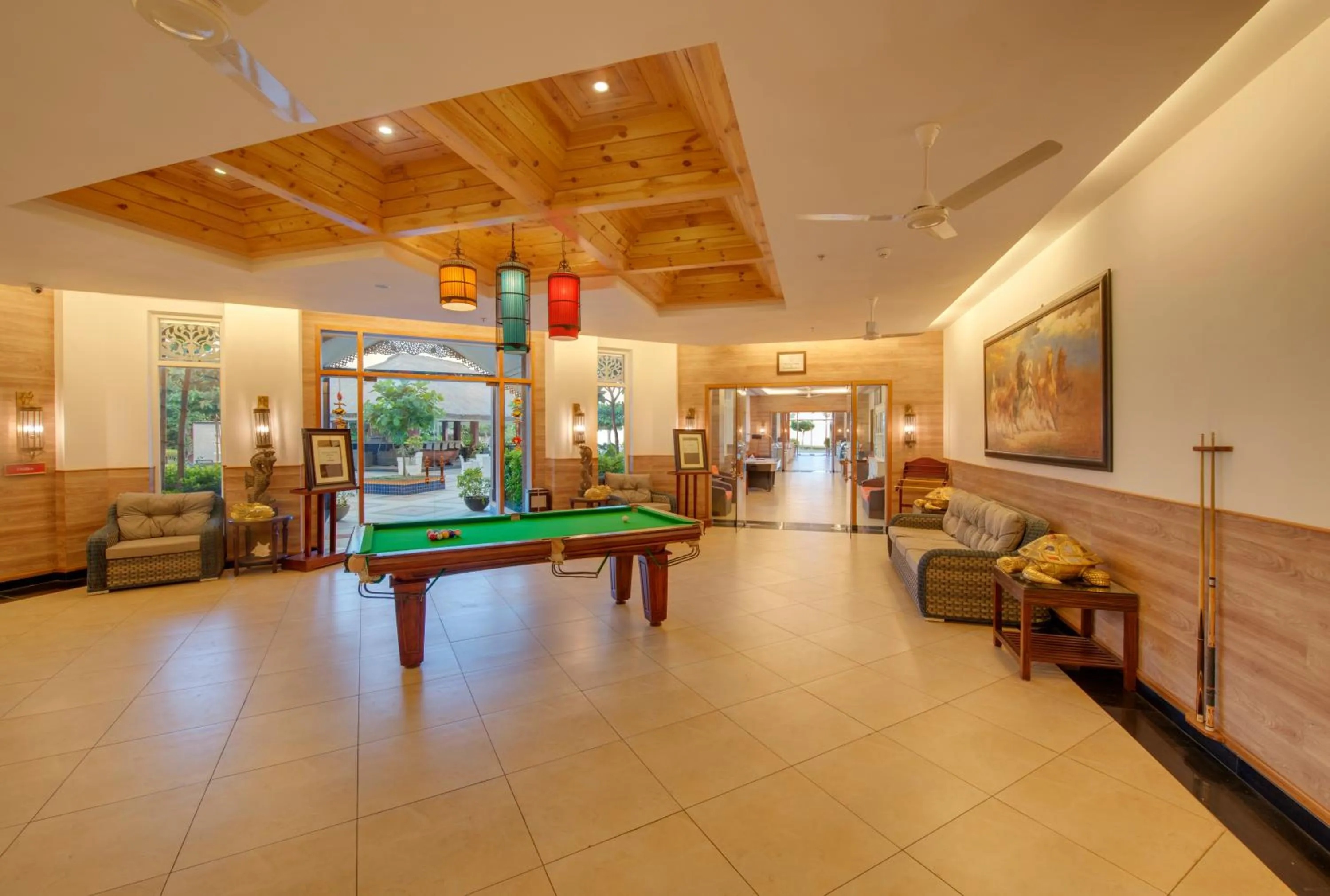 Lobby or reception in Mayfair Waves