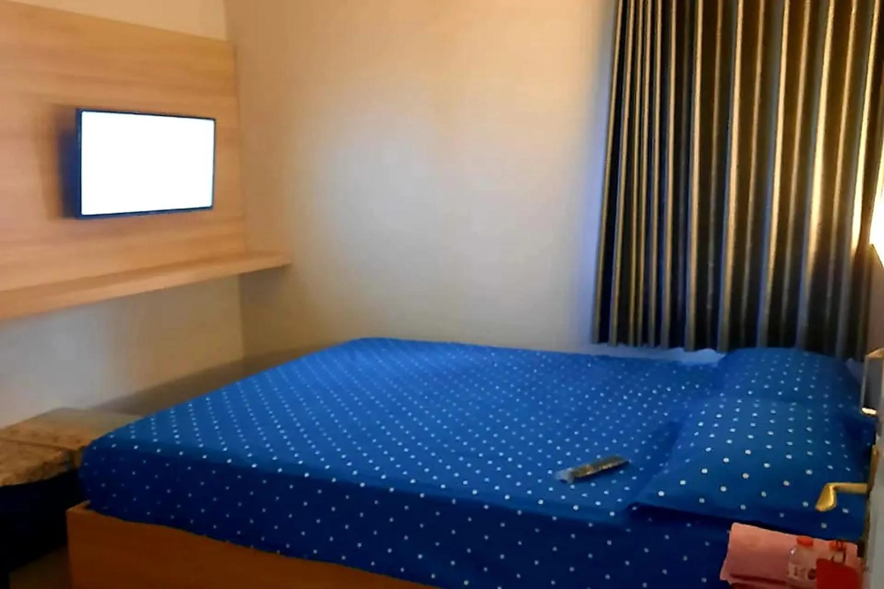 Bedroom, Bed in Hotel Merak Indah