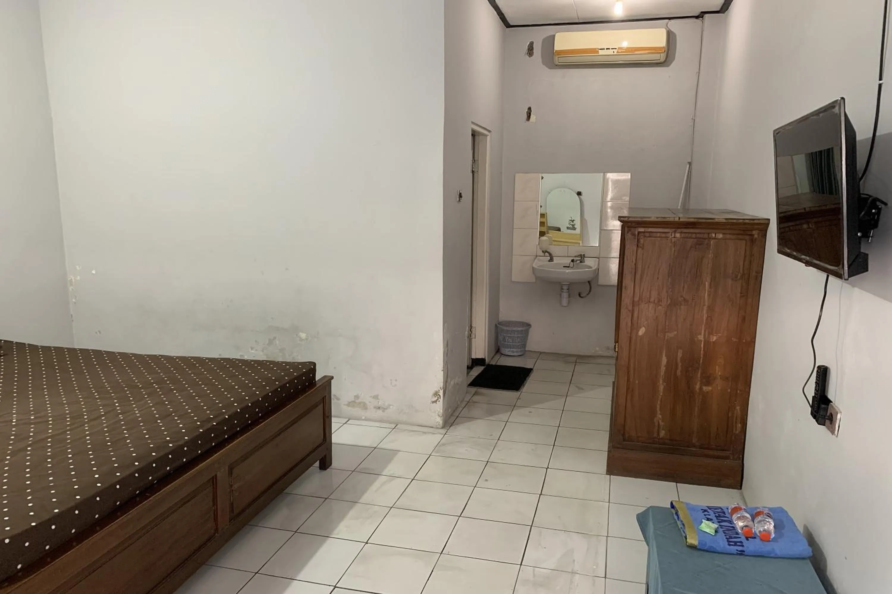 Bed in Hotel Merak Indah