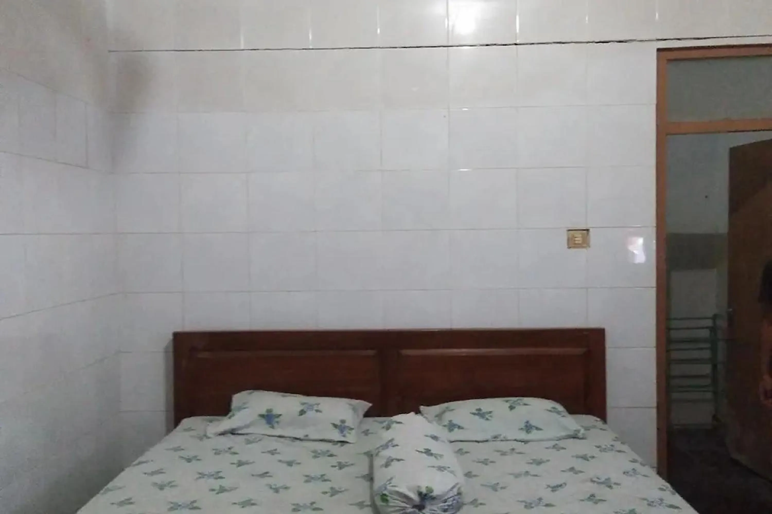 Bedroom, Bed in Hotel Merak Indah