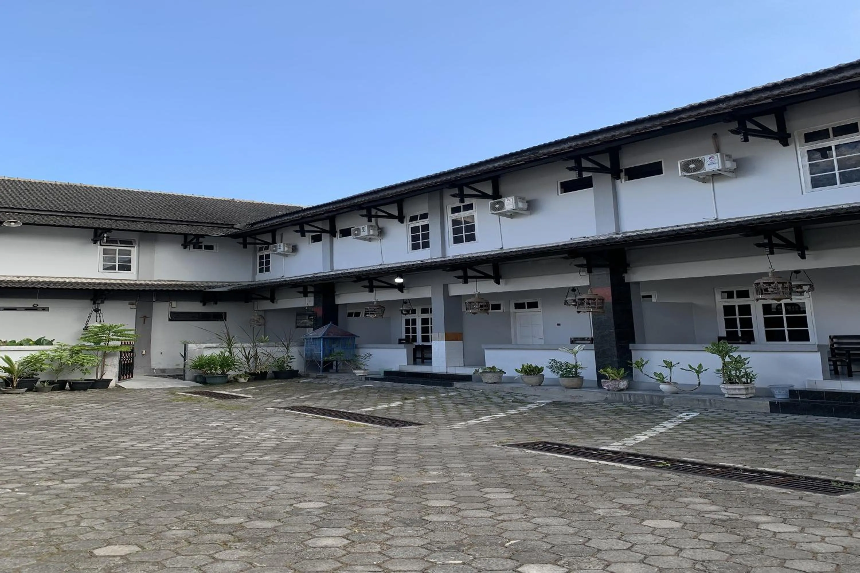Property building in Hotel Merak Indah
