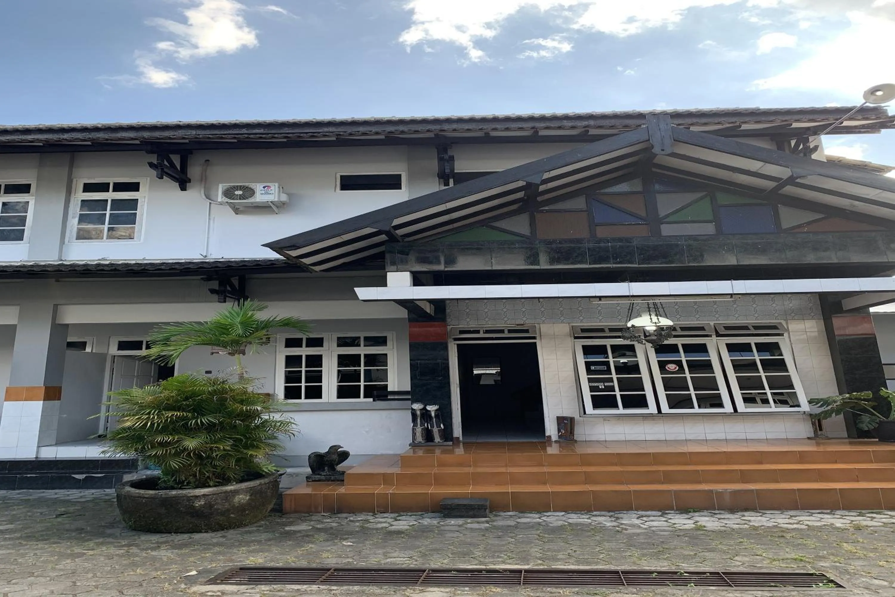 Property building in Hotel Merak Indah