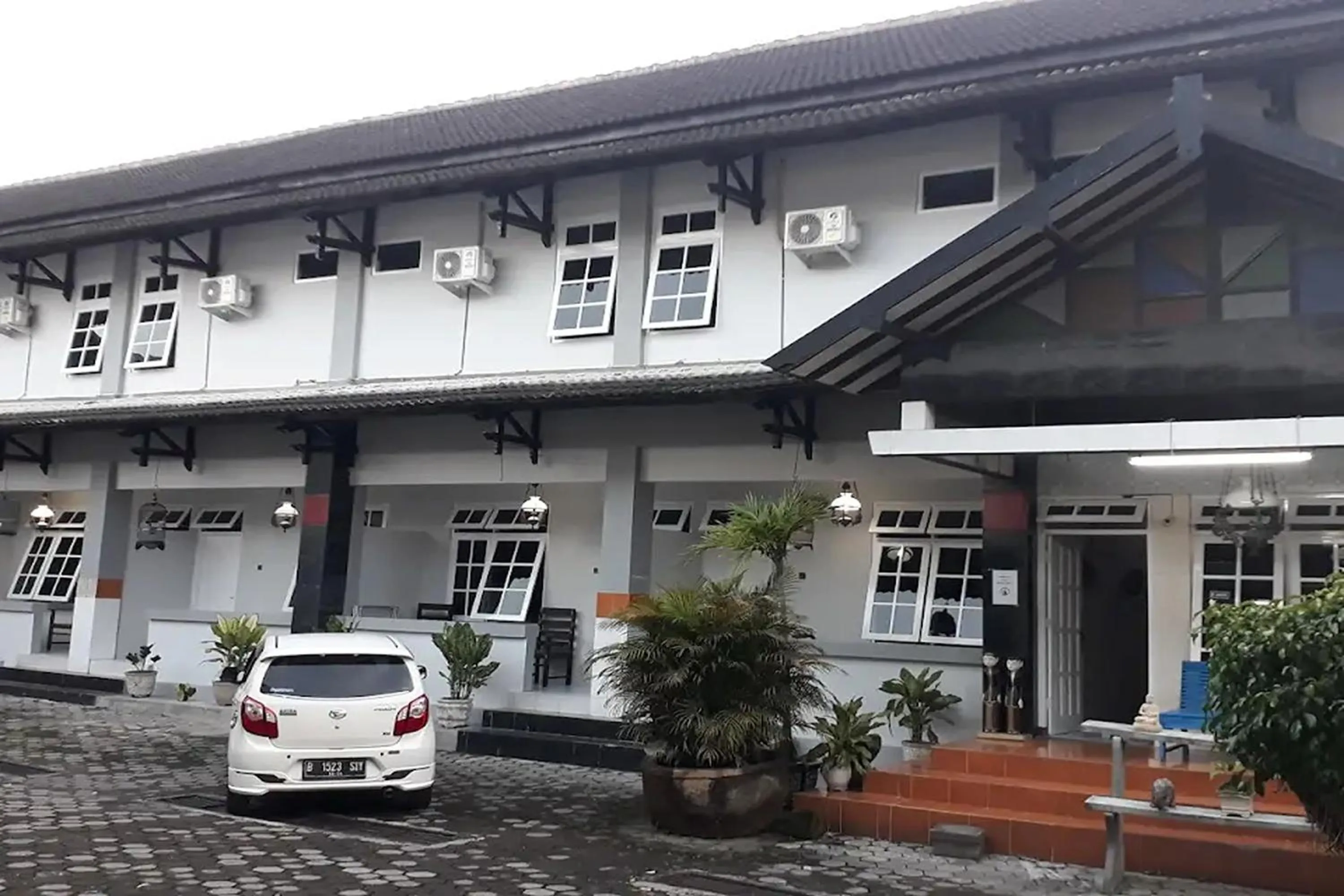 Property building in Hotel Merak Indah