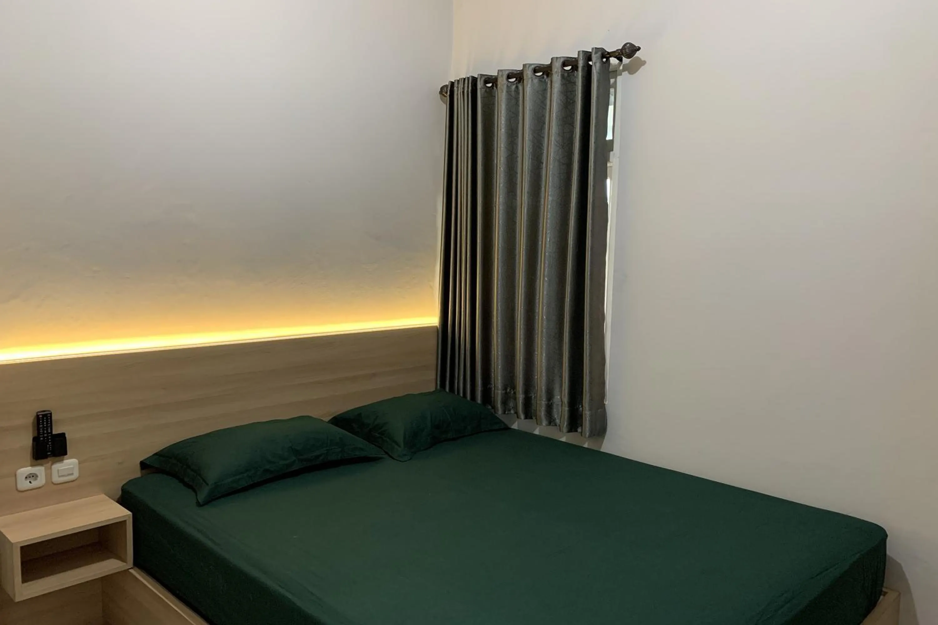 Bed in Hotel Merak Indah