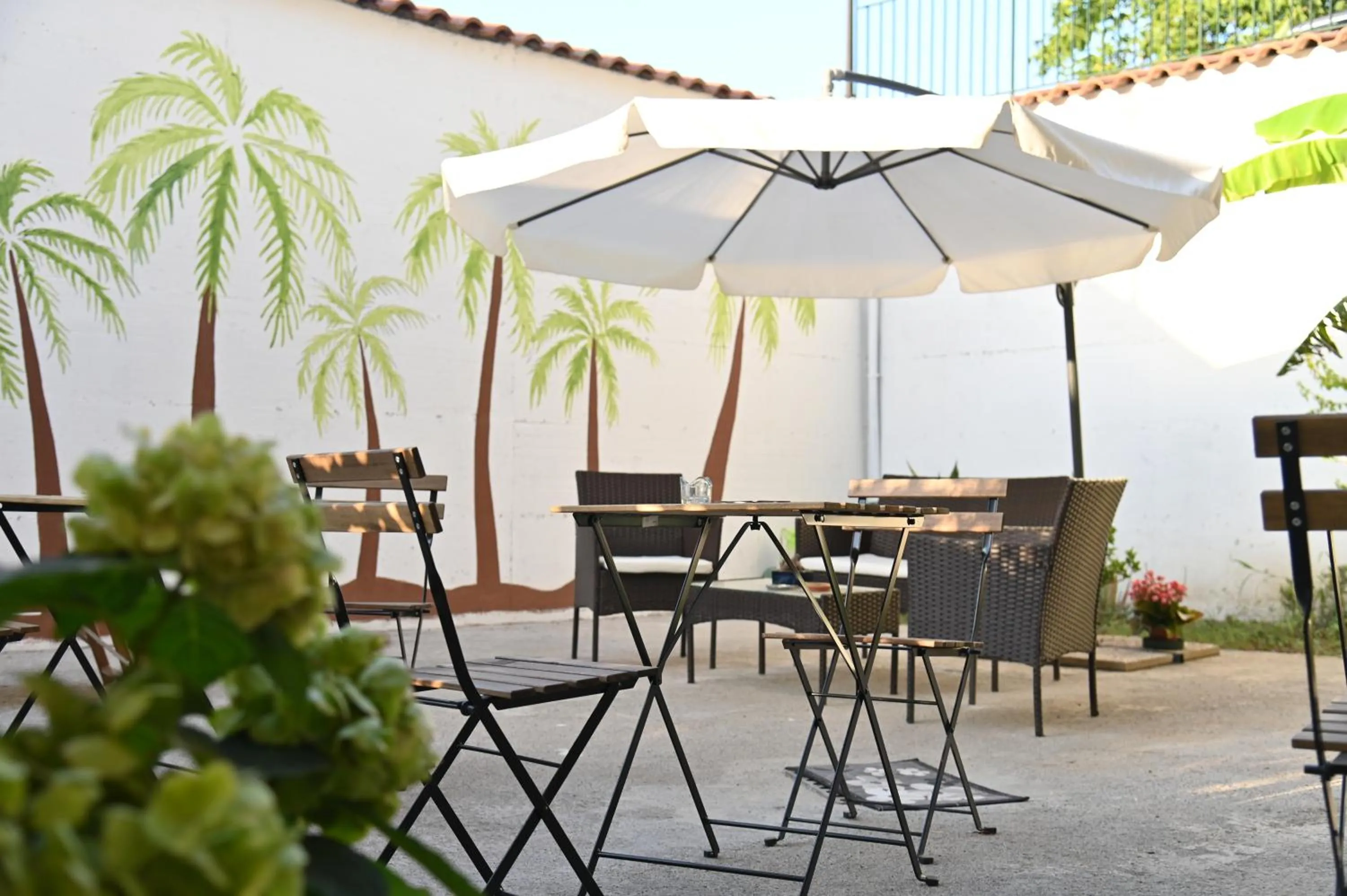 Garden, Restaurant/Places to Eat in Civico 31 Luxury rooms