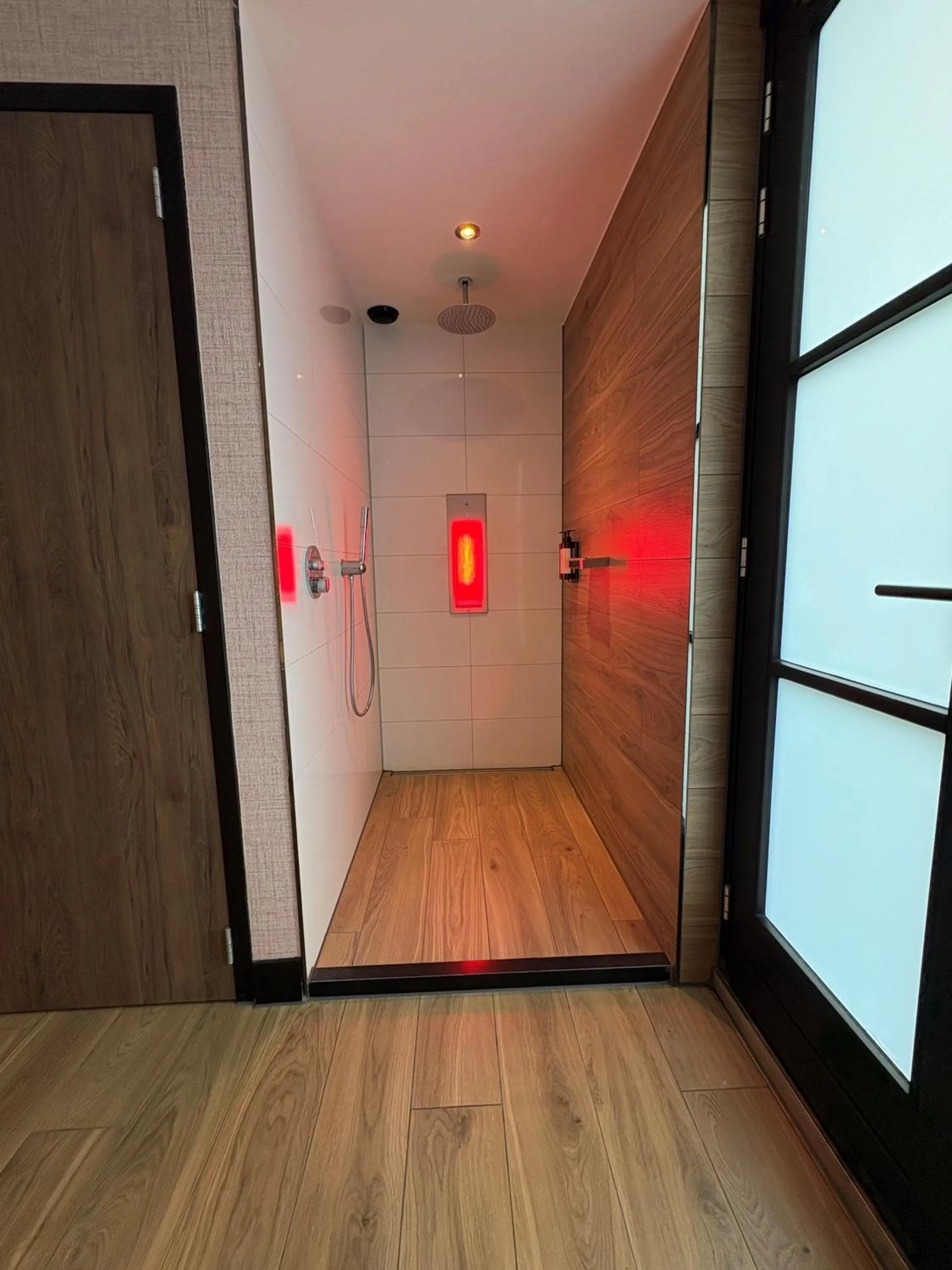 Shower in Van der Valk Hotel Gilze-Tilburg