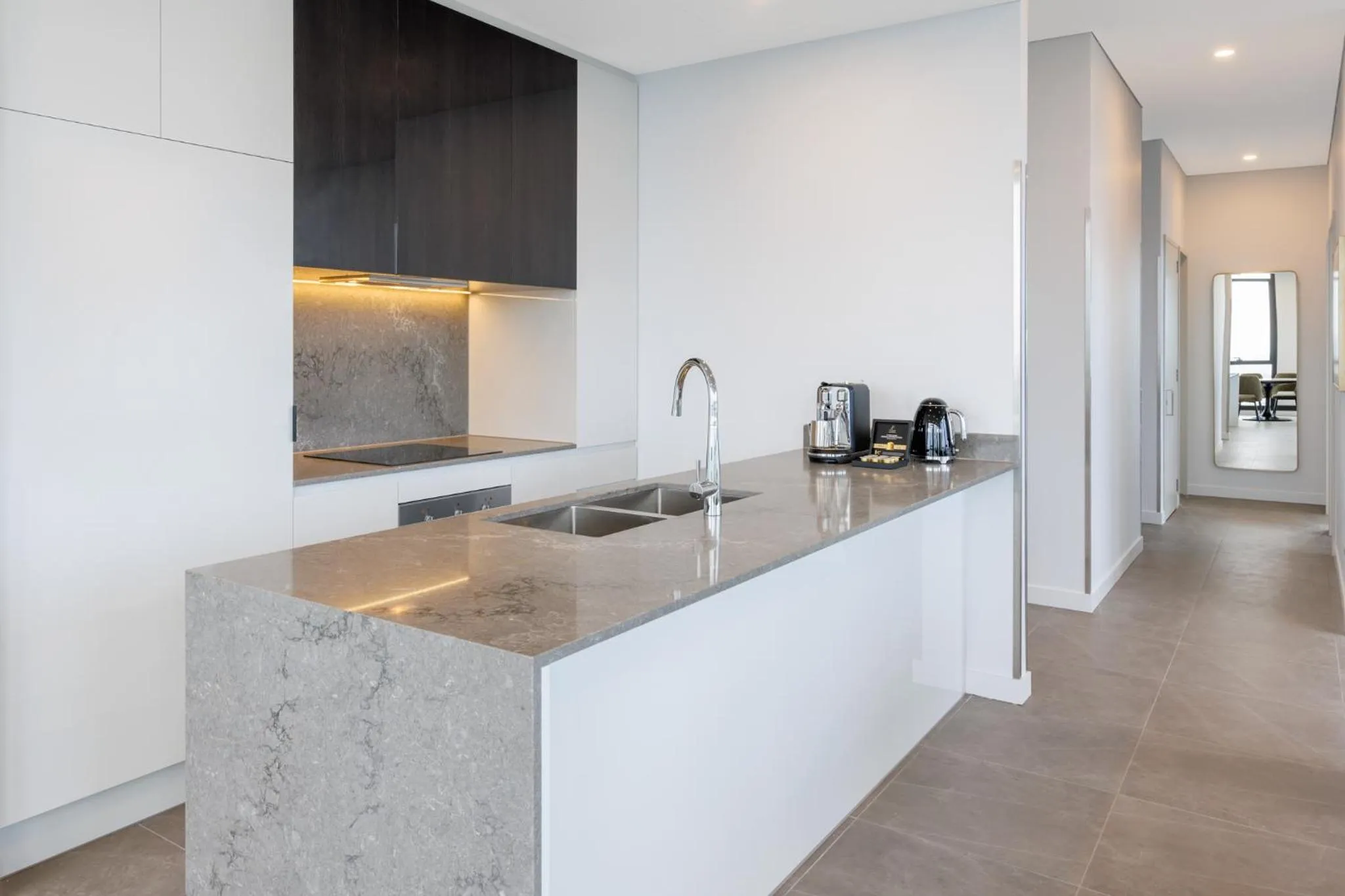 Kitchen or kitchenette in Meriton Suites Melbourne