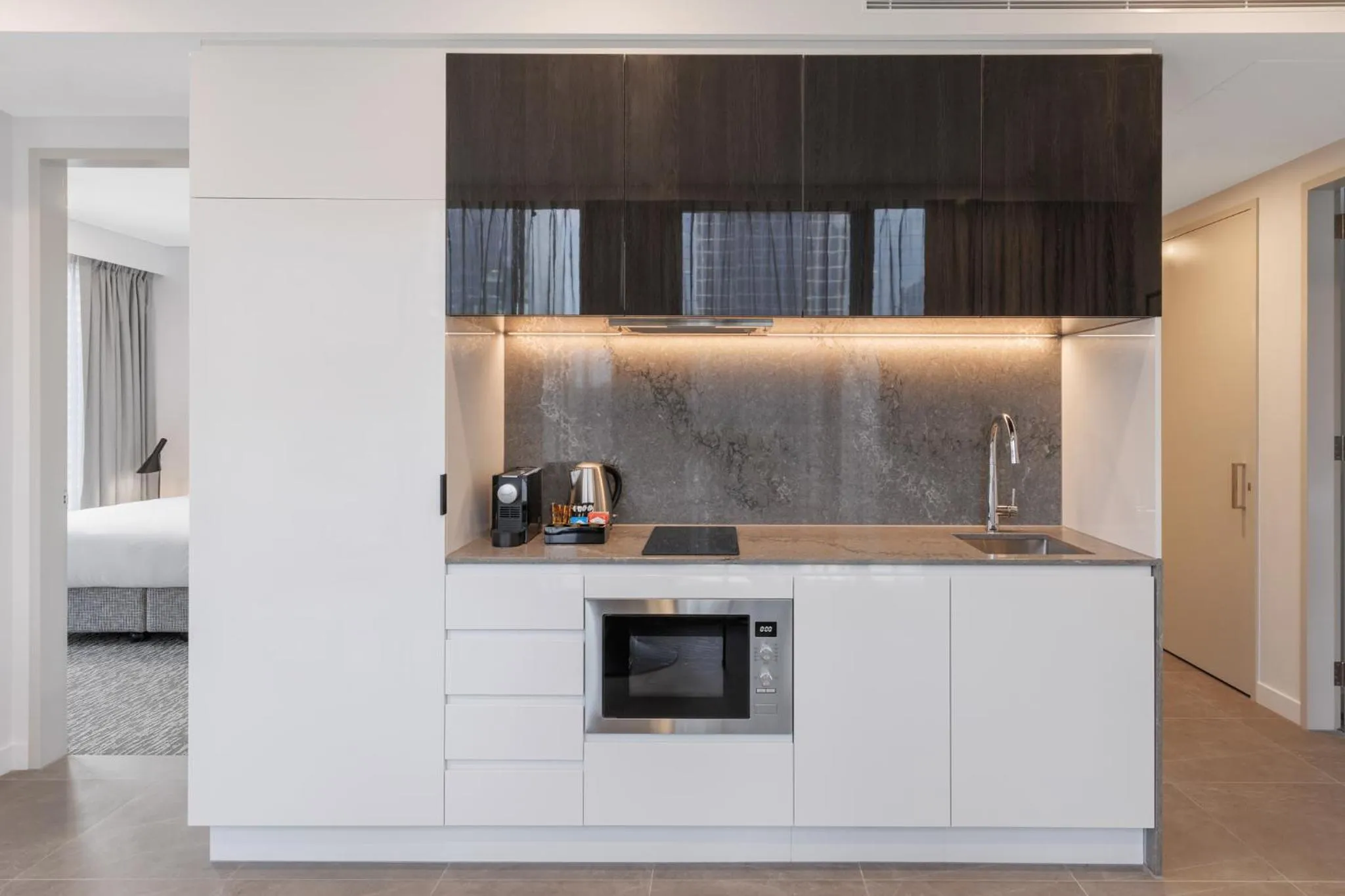 Kitchen or kitchenette in Meriton Suites Melbourne