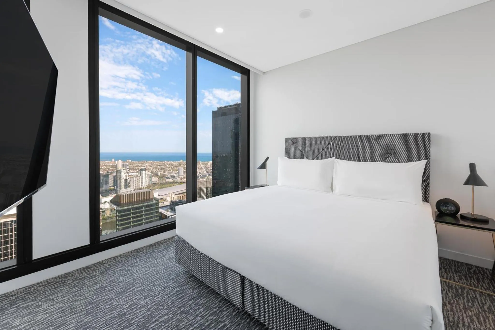 Bedroom, Bed in Meriton Suites Melbourne