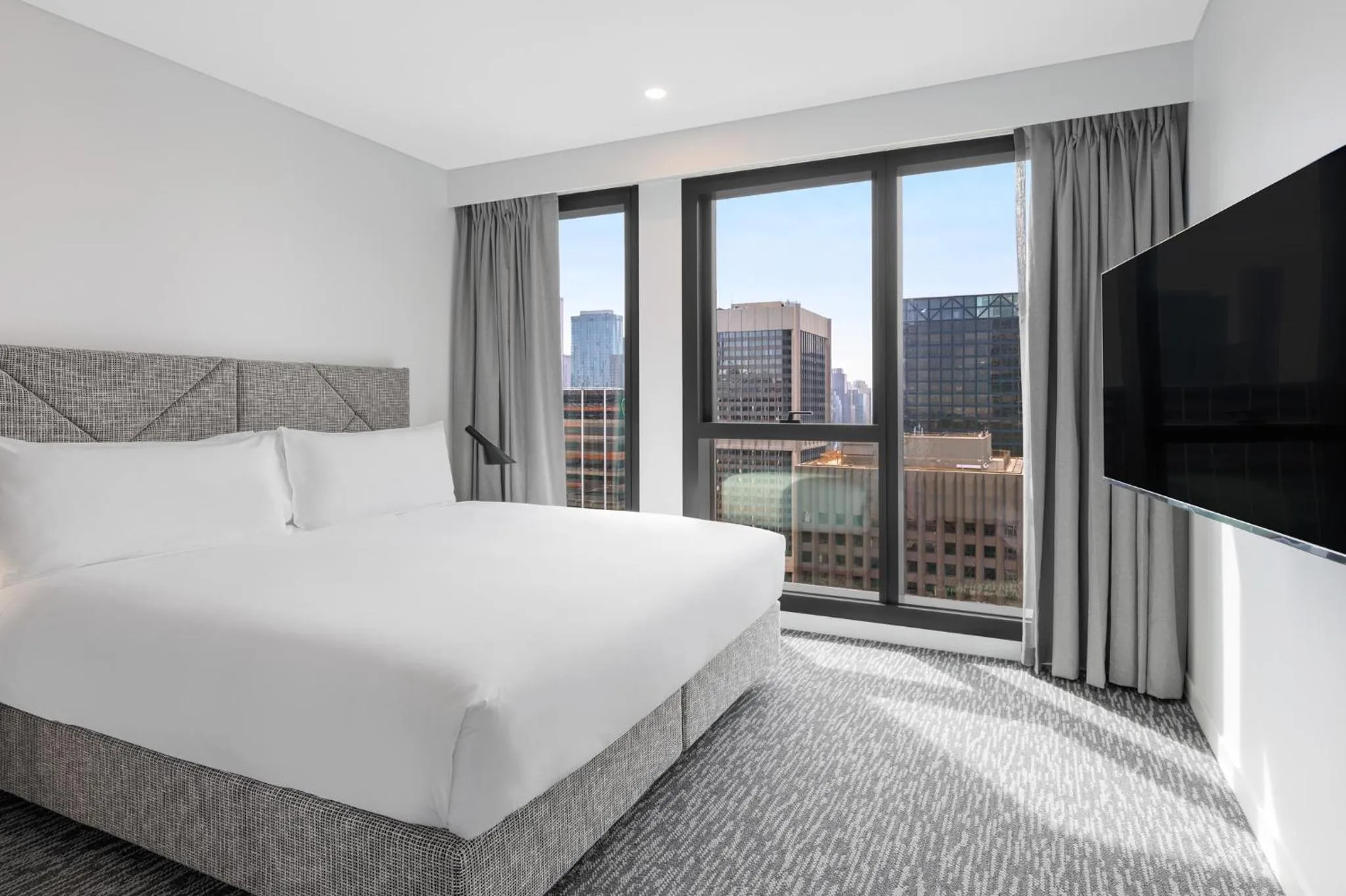 Bedroom, Bed in Meriton Suites Melbourne