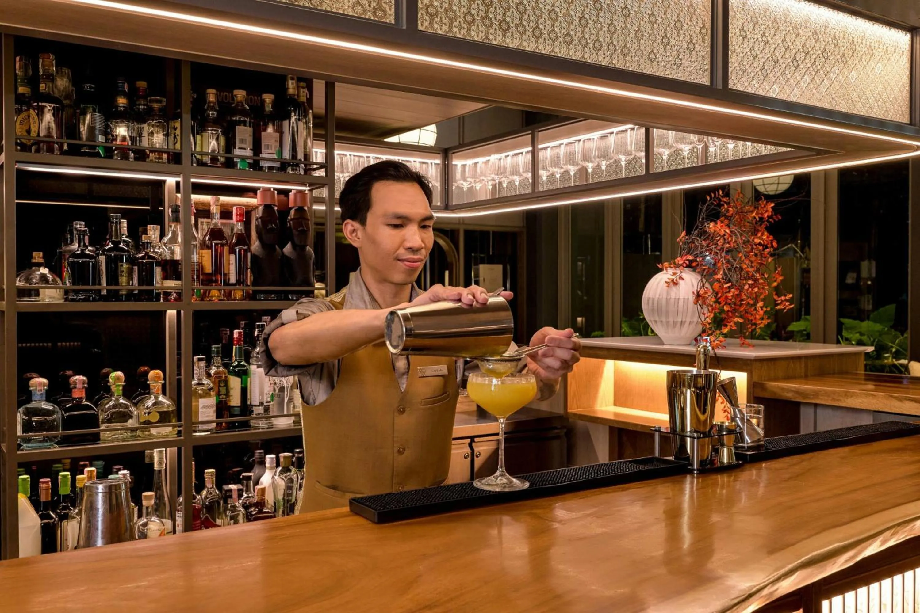 Lounge or bar in Madi Paidi Bangkok, Autograph Collection