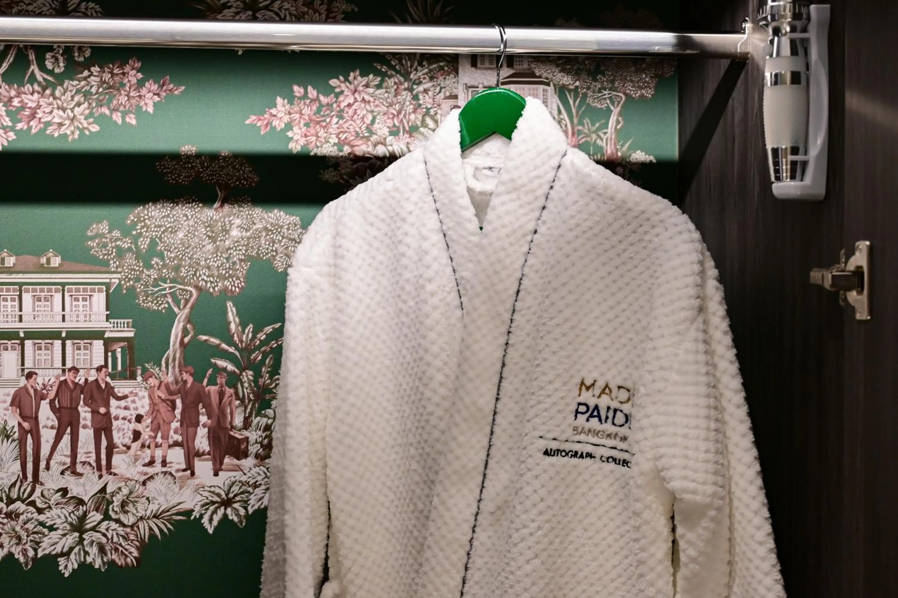 Other in Madi Paidi Bangkok, Autograph Collection