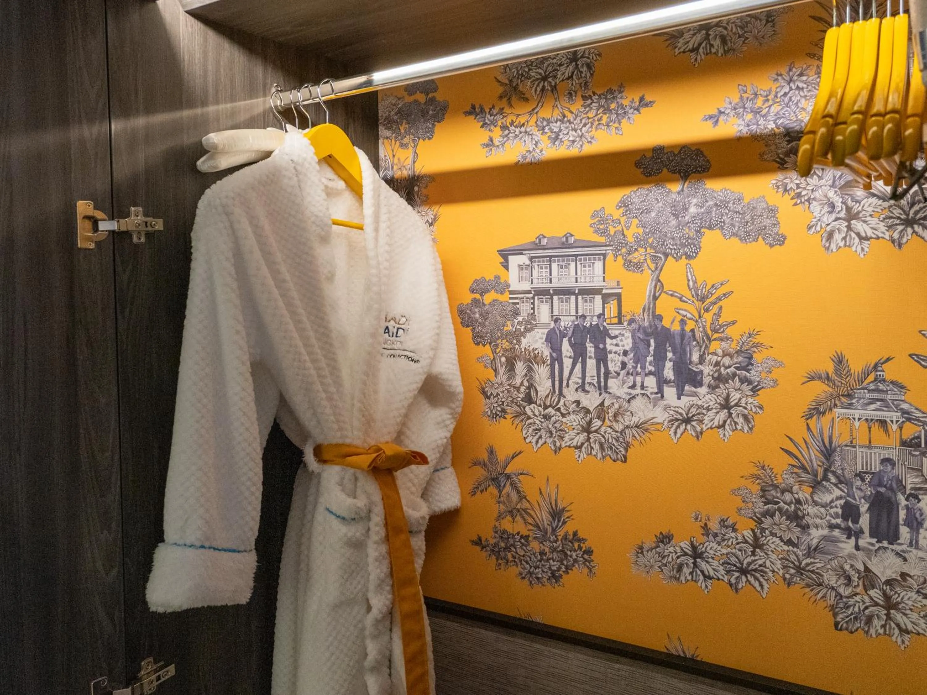 wardrobe in Madi Paidi Bangkok, Autograph Collection