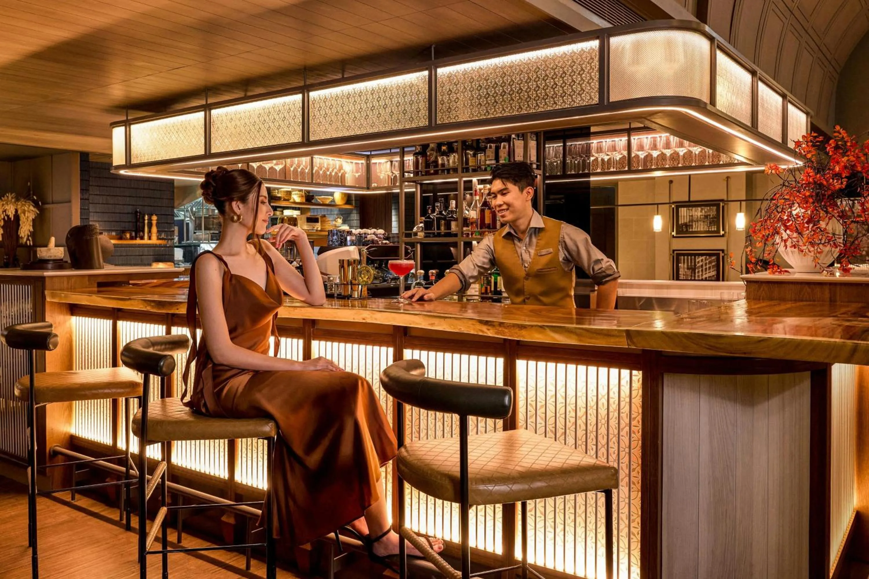 Lounge or bar in Madi Paidi Bangkok, Autograph Collection